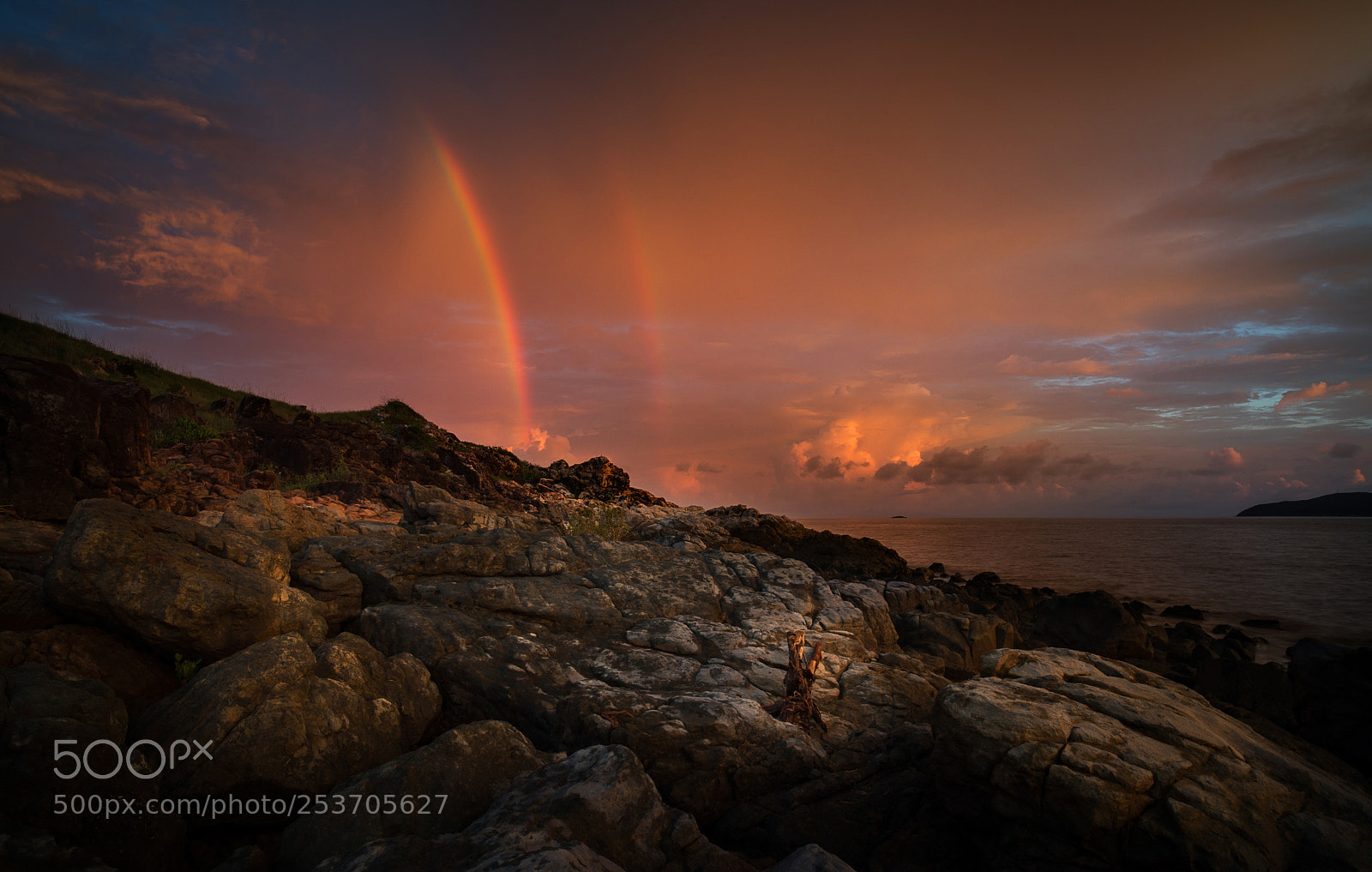 Canon EOS 5D Mark IV sample photo. Rainbows and rock photography