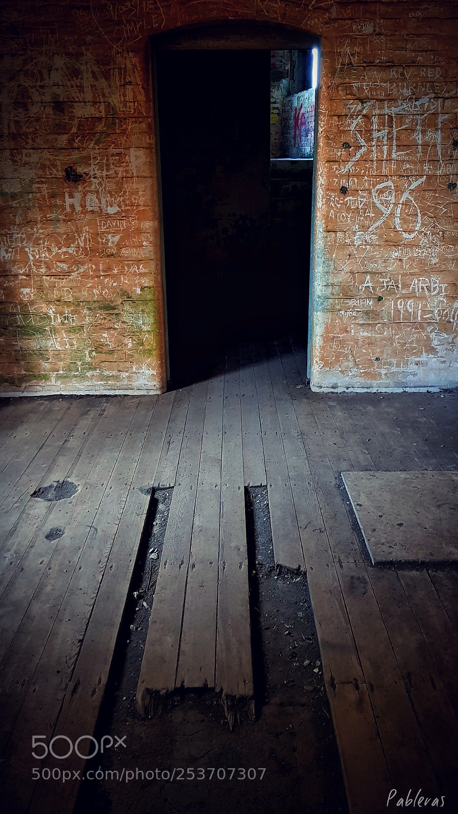 Samsung Galaxy S8 sample photo. Old refuge. photography