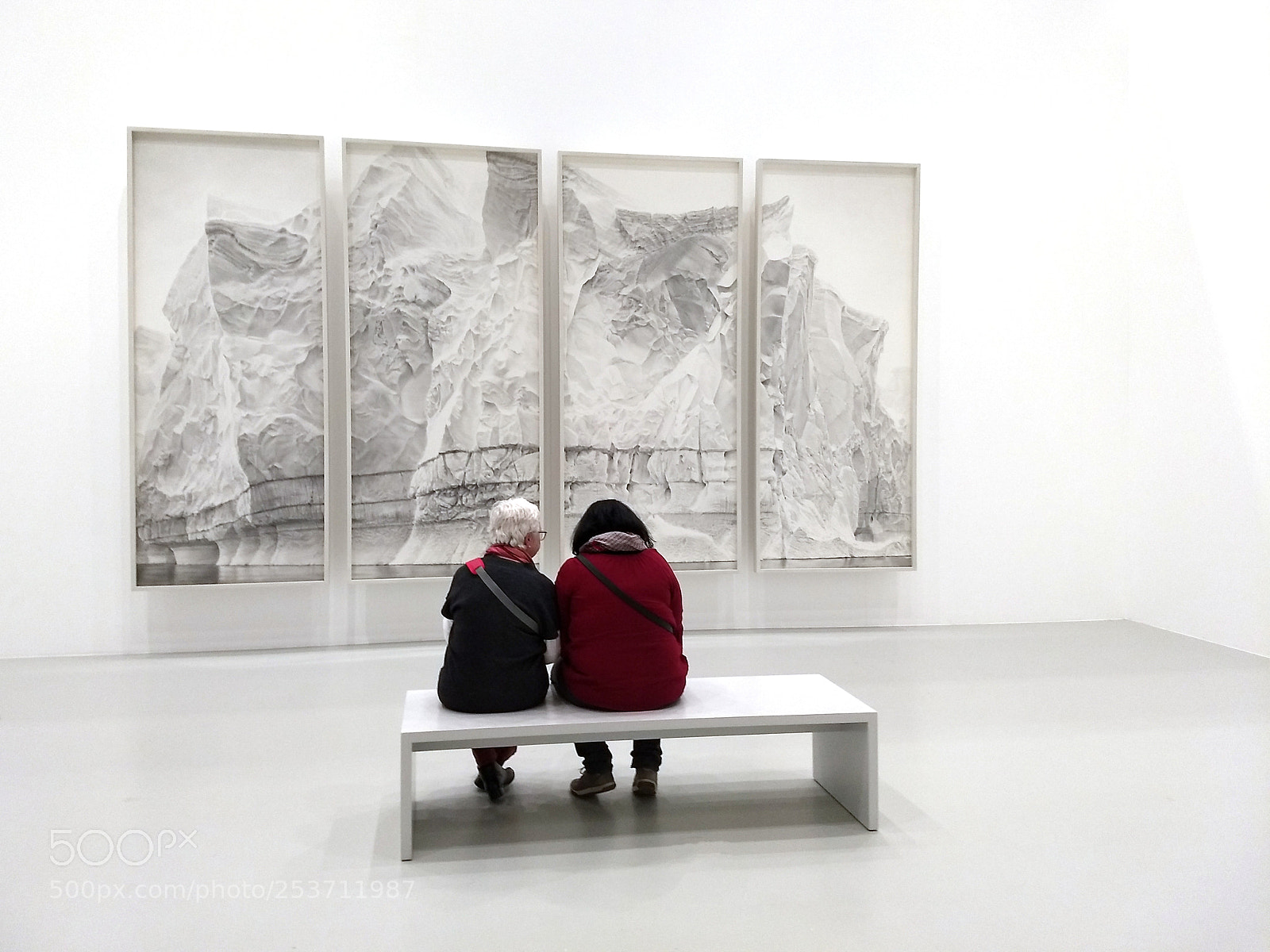 Motorola Moto G (5) Plus sample photo. Ausstellung - robert longo photography