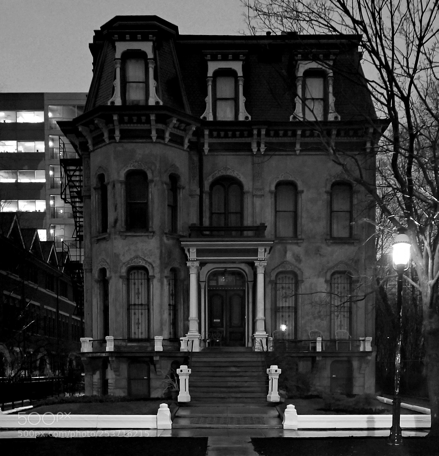 Samsung Galaxy S8 sample photo. Creepy old mansion photography