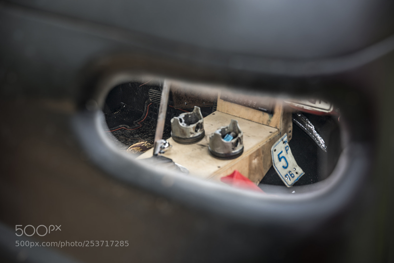 Canon EOS 5D Mark IV sample photo. Pistons thru the window photography