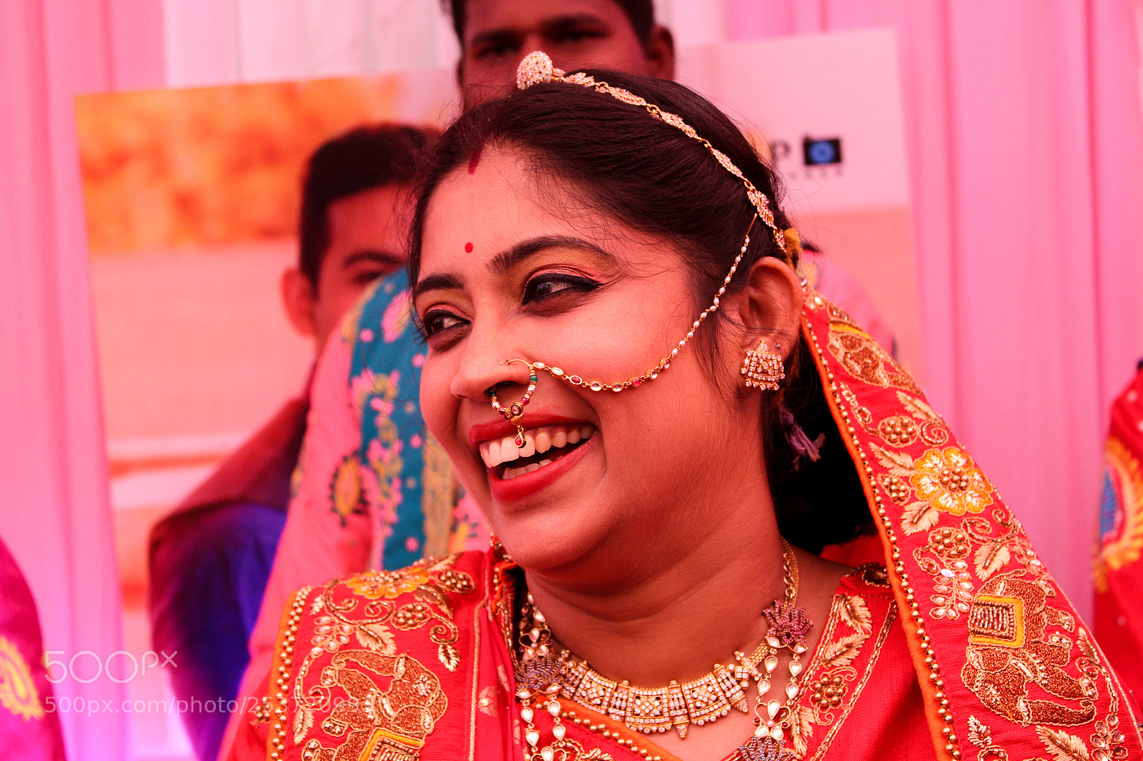 Canon EOS 600D (Rebel EOS T3i / EOS Kiss X5) sample photo. Happiness overloaded photography