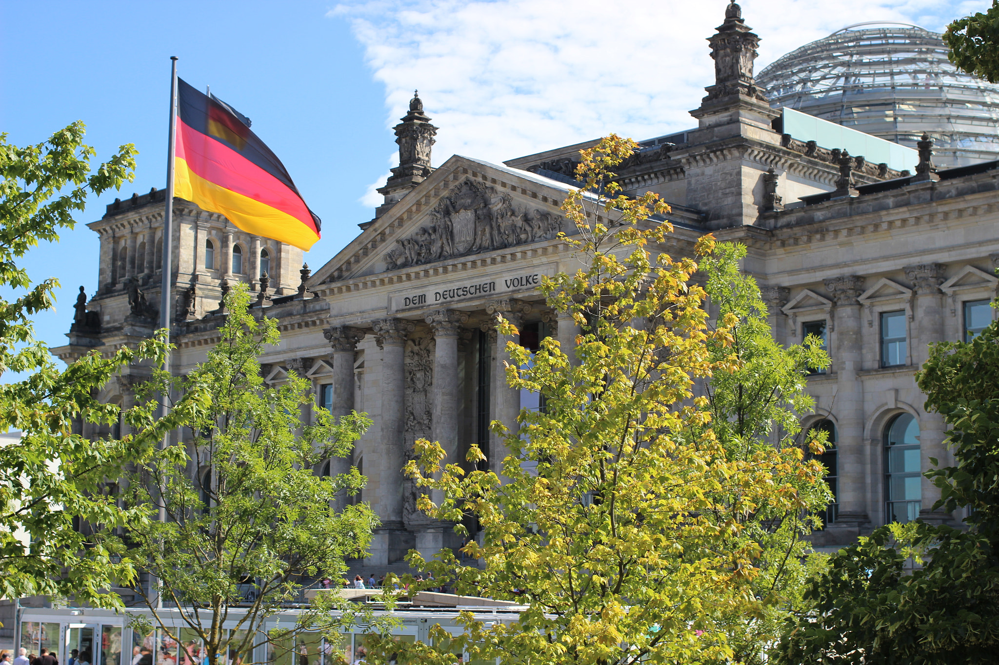 Canon EOS 600D (Rebel EOS T3i / EOS Kiss X5) + Canon EF 40mm F2.8 STM sample photo. Bundestag photography