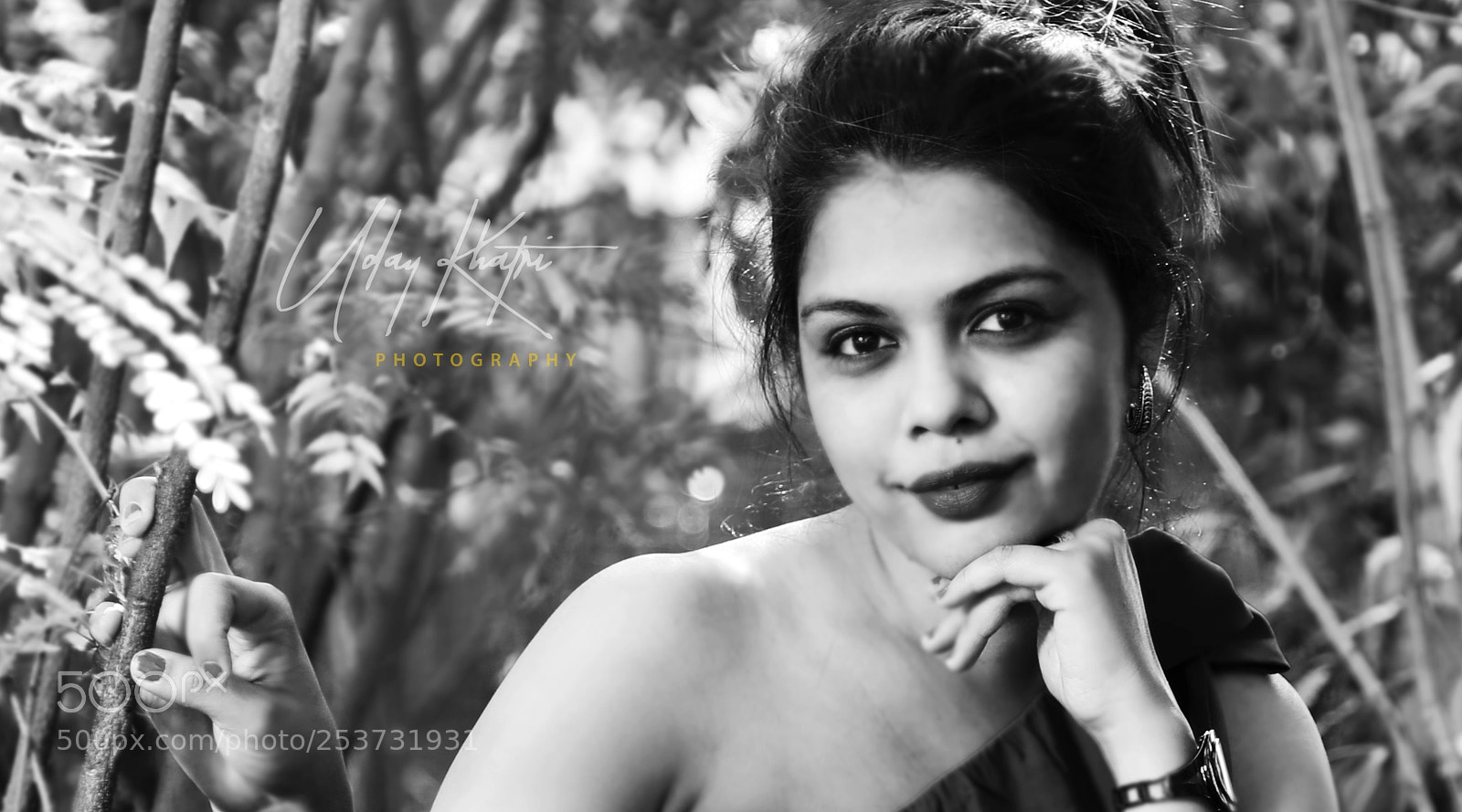 Canon EOS 5D Mark IV sample photo. Women in black and photography
