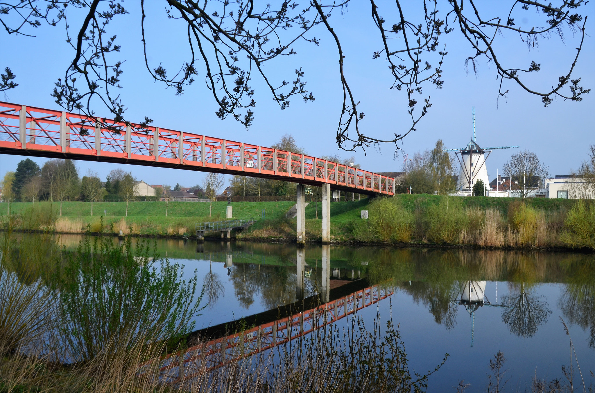 Nikon D7000 sample photo. The red foodbridge photography
