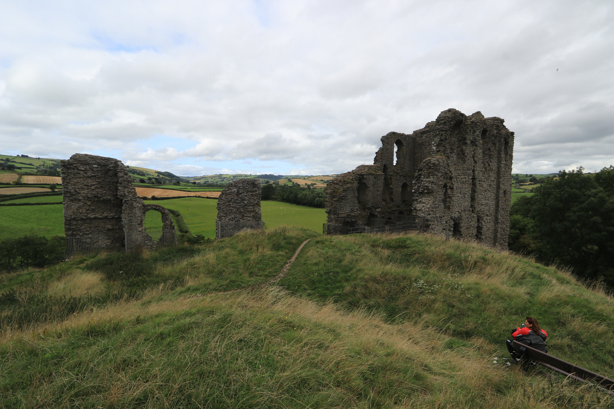 Canon EF-S 10-22mm F3.5-4.5 USM sample photo. Castillo de clun (shropshire) reino unido photography