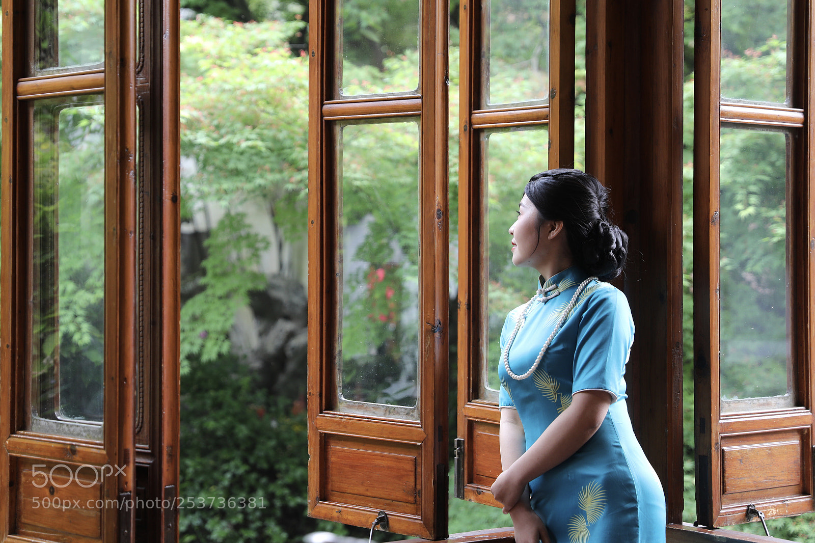 Canon EOS 5D Mark IV sample photo. 闺中少妇不知愁 春日凝妆上翠楼 photography