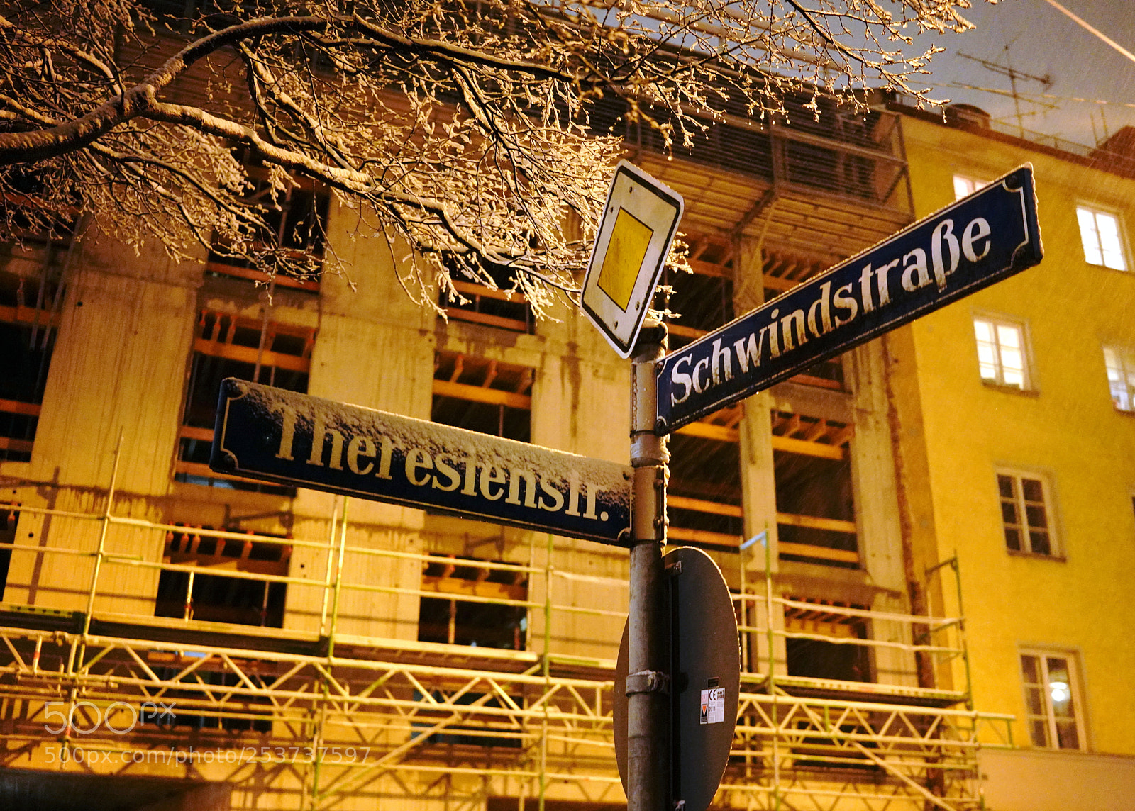 Sony a7R III sample photo. Street snap in munich photography