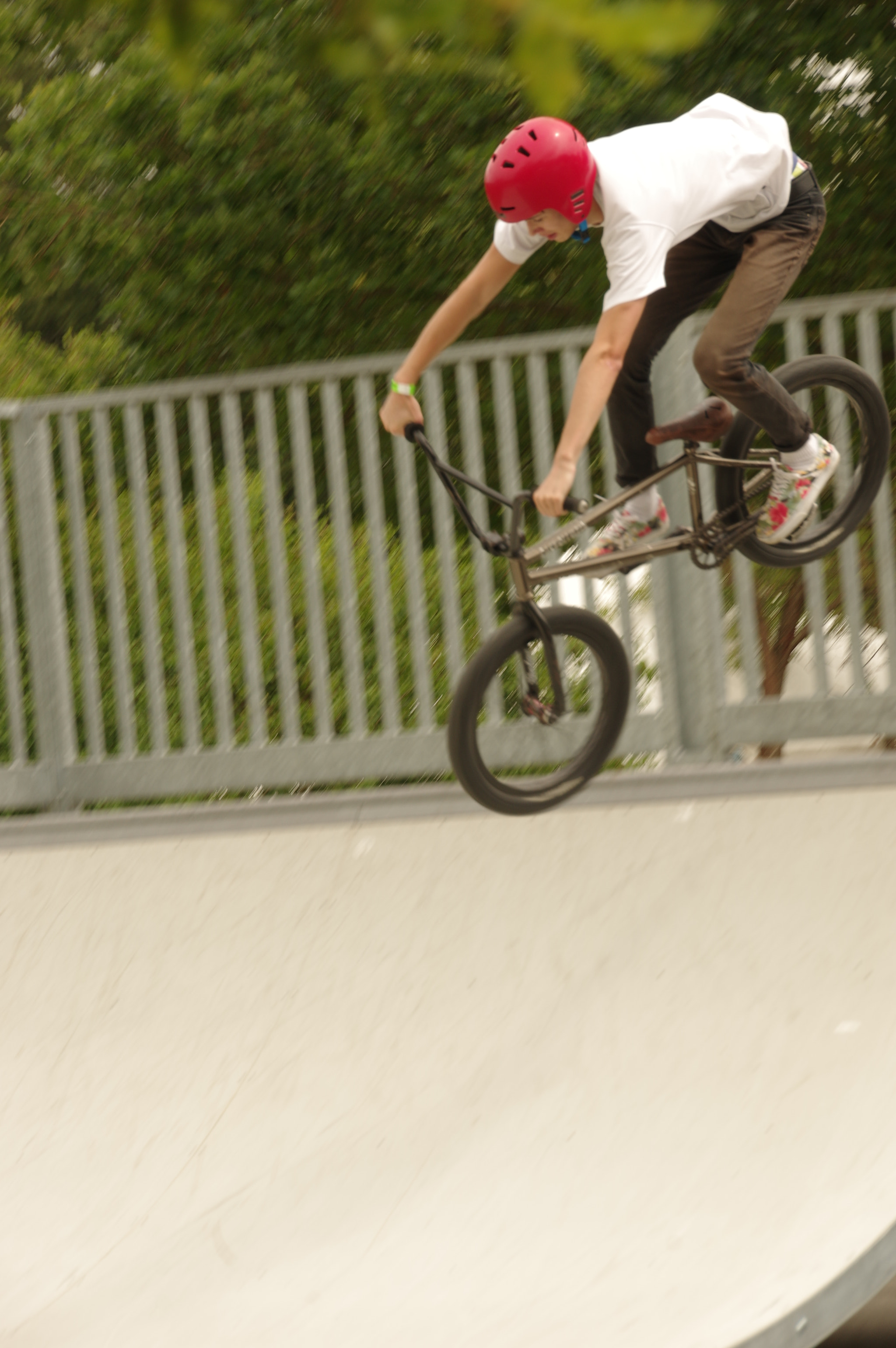 Pentax K-3 II + Pentax smc DA 18-270mm F3.5-6.3 ED SDM sample photo. Funambule du velo et du skate photography