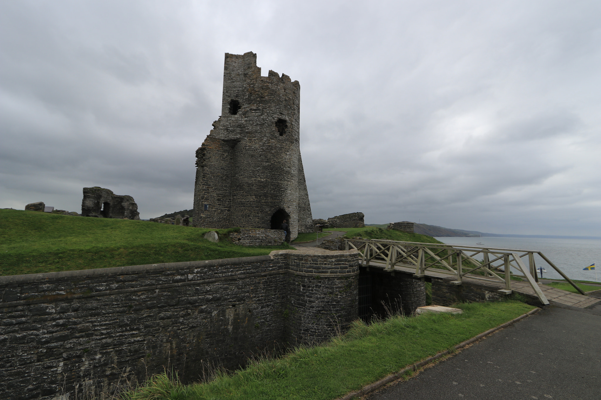 Canon EOS 80D + Canon EF-S 10-22mm F3.5-4.5 USM sample photo. Castillo de aberystwyth (gales) reino unido photography