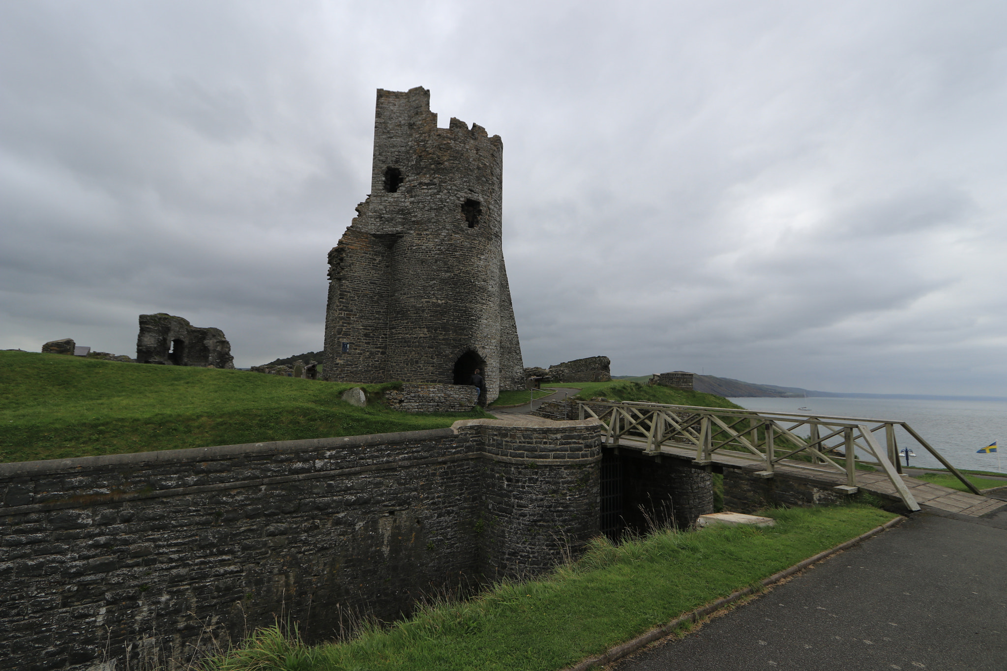 Canon EF-S 10-22mm F3.5-4.5 USM sample photo. Castillo de aberystwyth (gales) reino unido photography