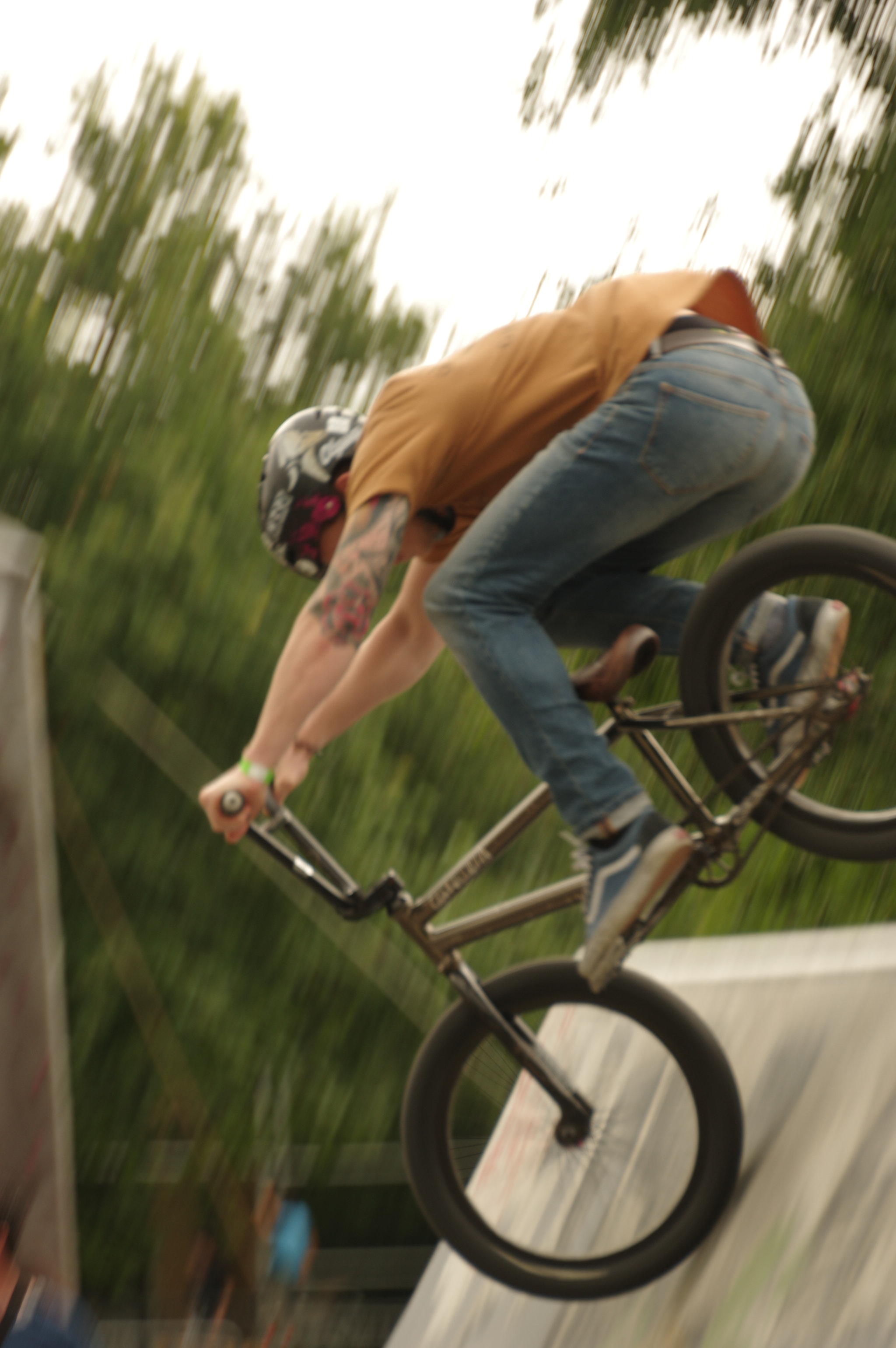 Pentax K-3 II + Pentax smc DA 18-270mm F3.5-6.3 ED SDM sample photo. Funambule du velo et du skate photography