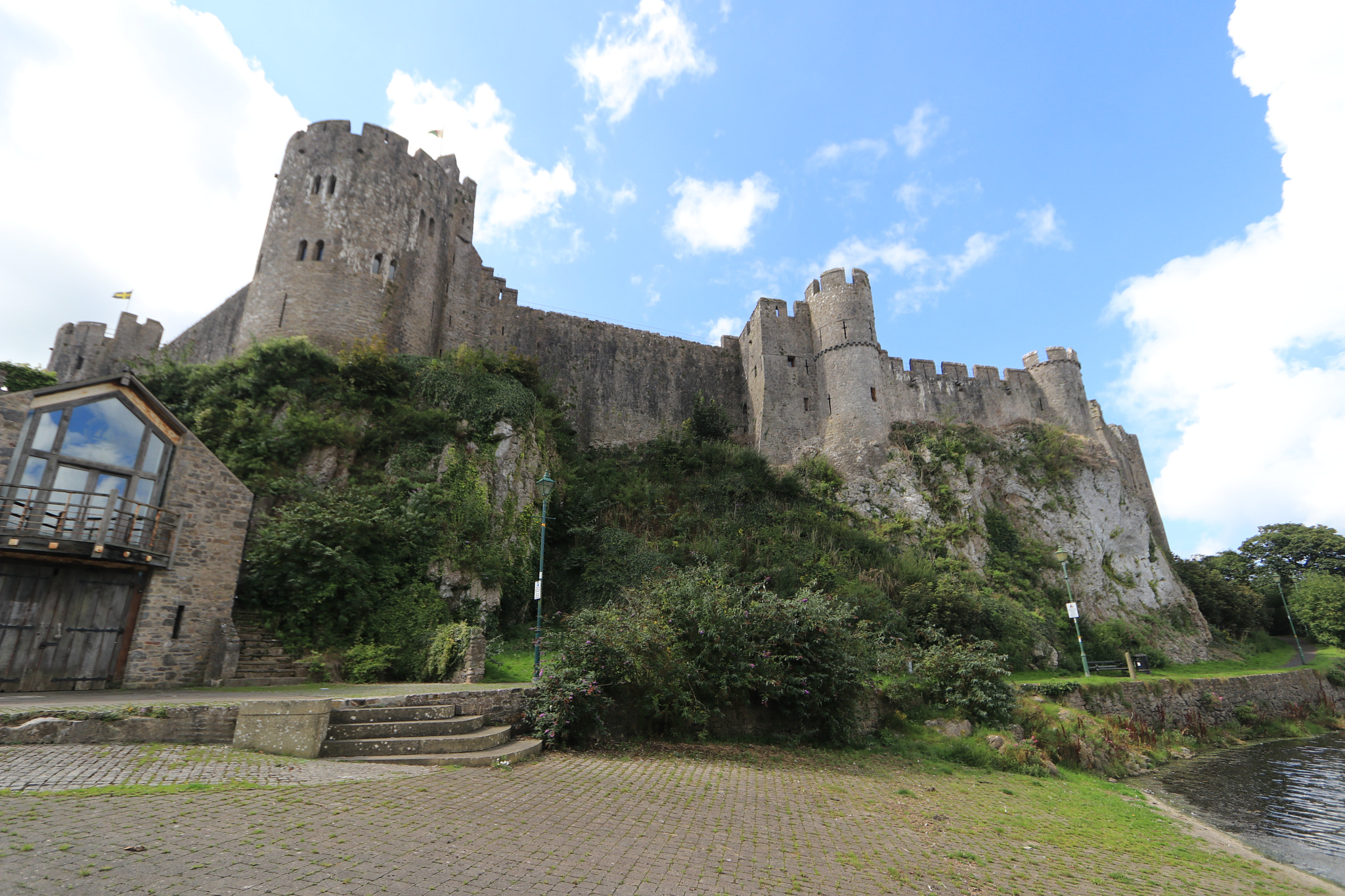 Canon EF-S 10-22mm F3.5-4.5 USM sample photo. Castillo de pembroke (gales) reino unido photography