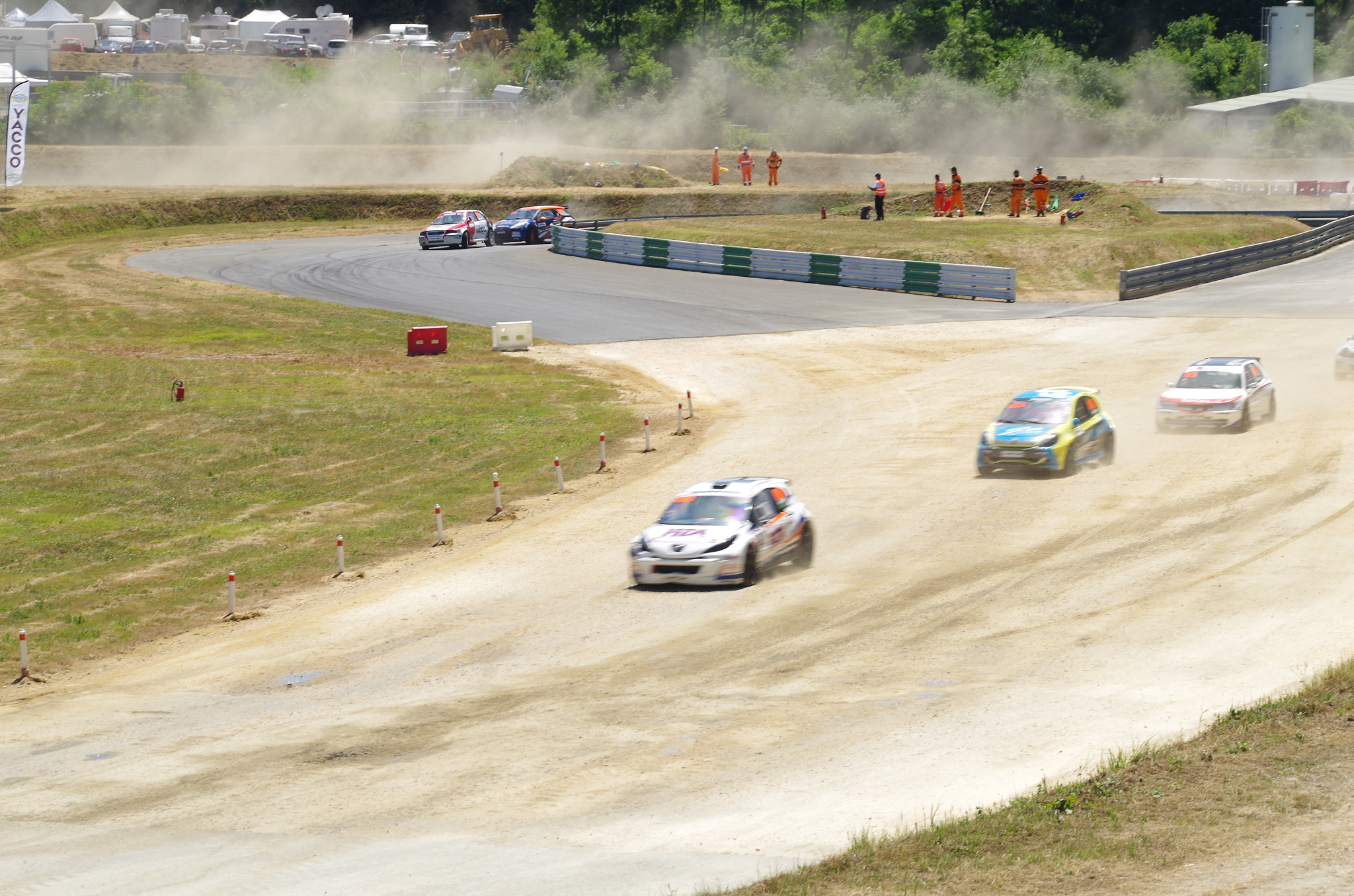 Pentax K-30 + Pentax smc DA 18-270mm F3.5-6.3 ED SDM sample photo. Les fous du volant - rallye cross photography