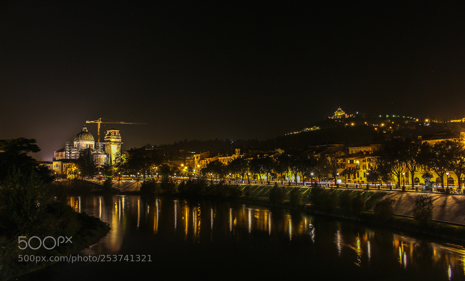 Canon EOS 700D (EOS Rebel T5i / EOS Kiss X7i) sample photo. Verona night lights photography