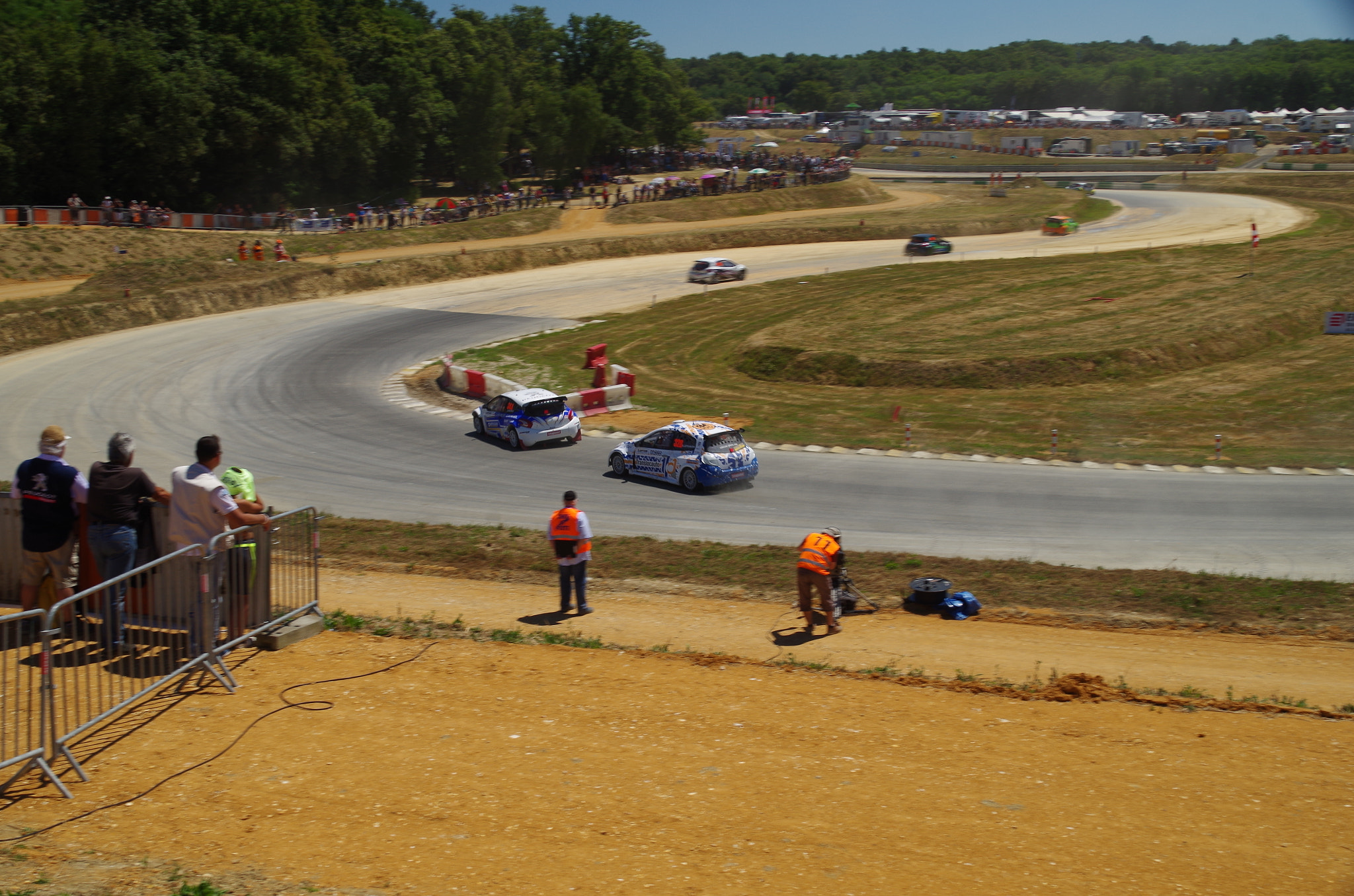 Pentax K-30 + Pentax smc DA 18-270mm F3.5-6.3 ED SDM sample photo. Les fous du volant - rallye cross photography