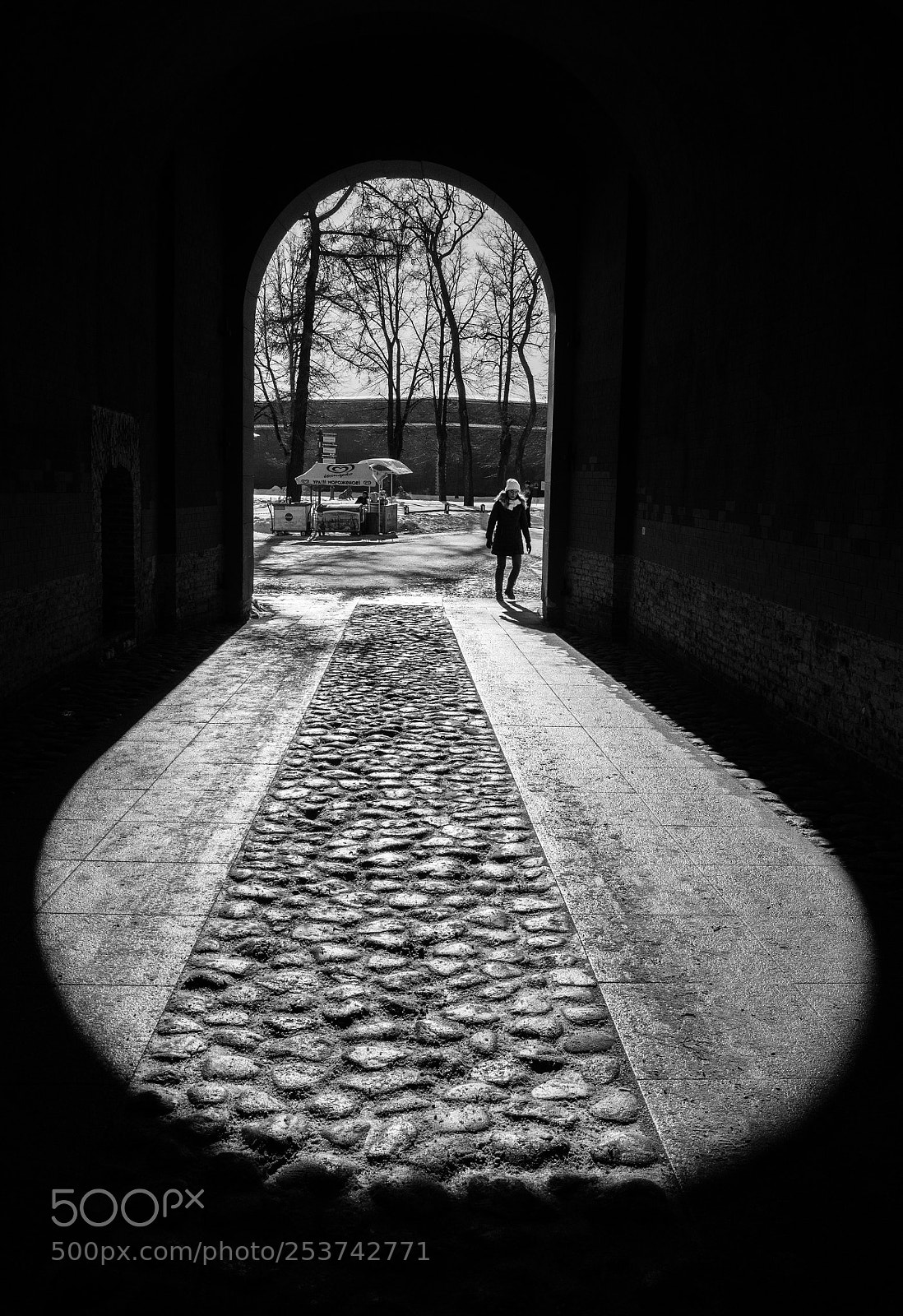 Ricoh GR II sample photo. By the keyhole photography