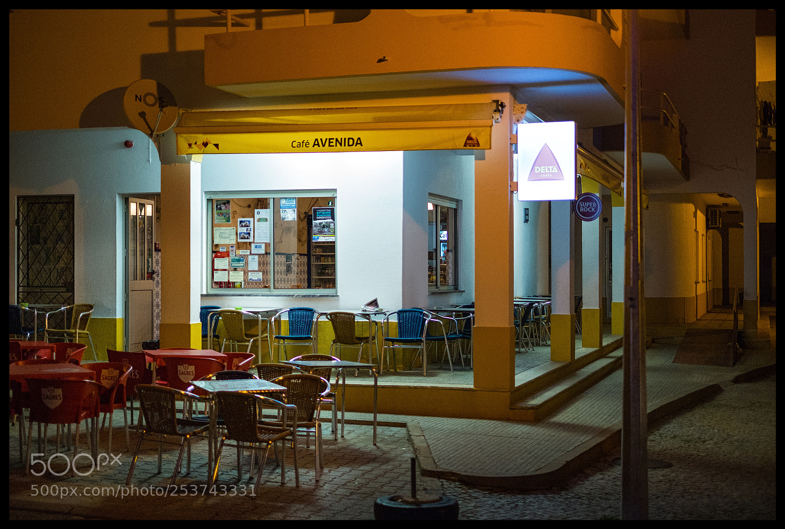 Fujifilm X-Pro1 sample photo. Esplanade avec cafe, vila photography