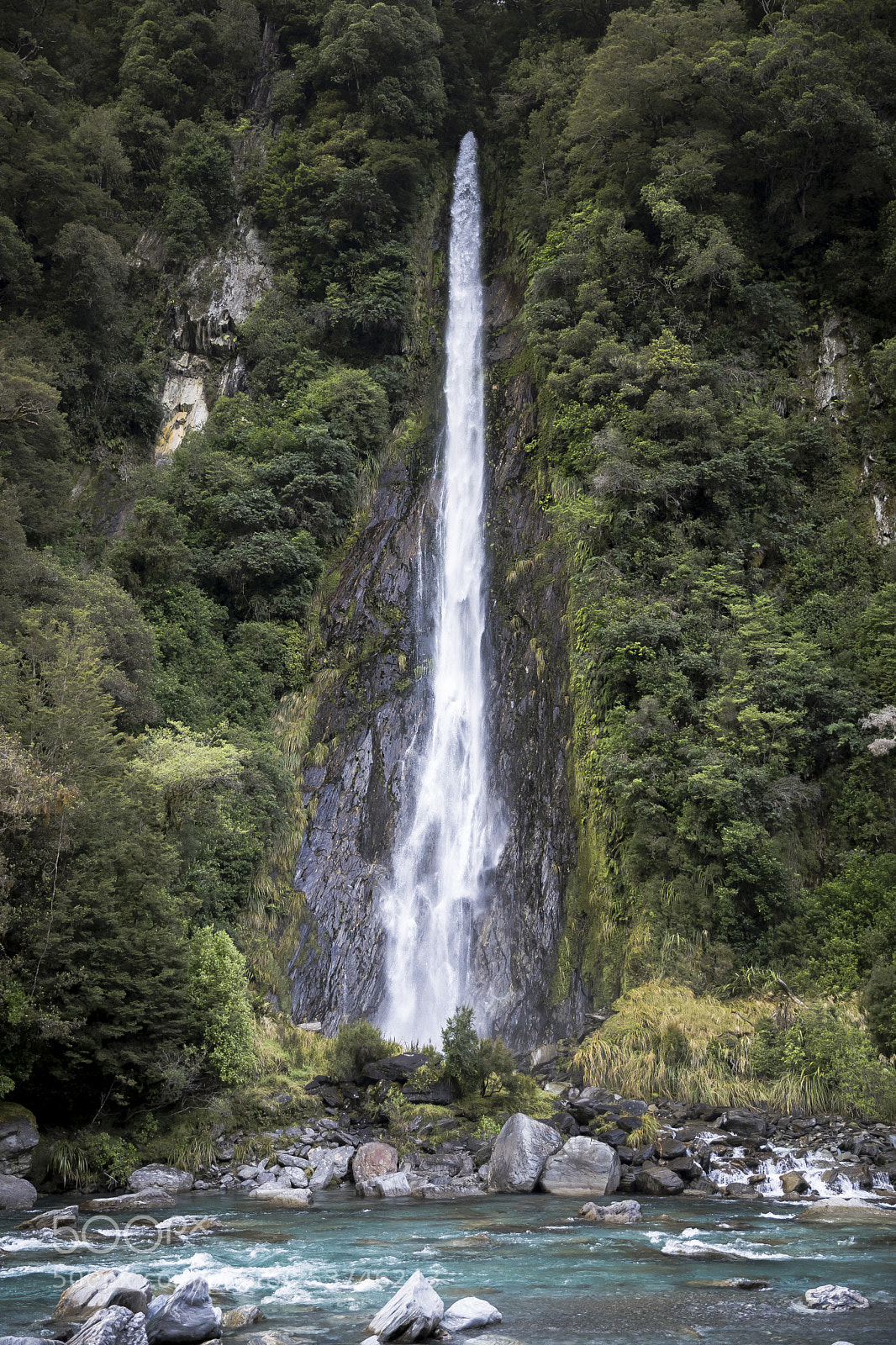 Canon EOS 5D Mark IV sample photo. Waterfall in new zealand photography
