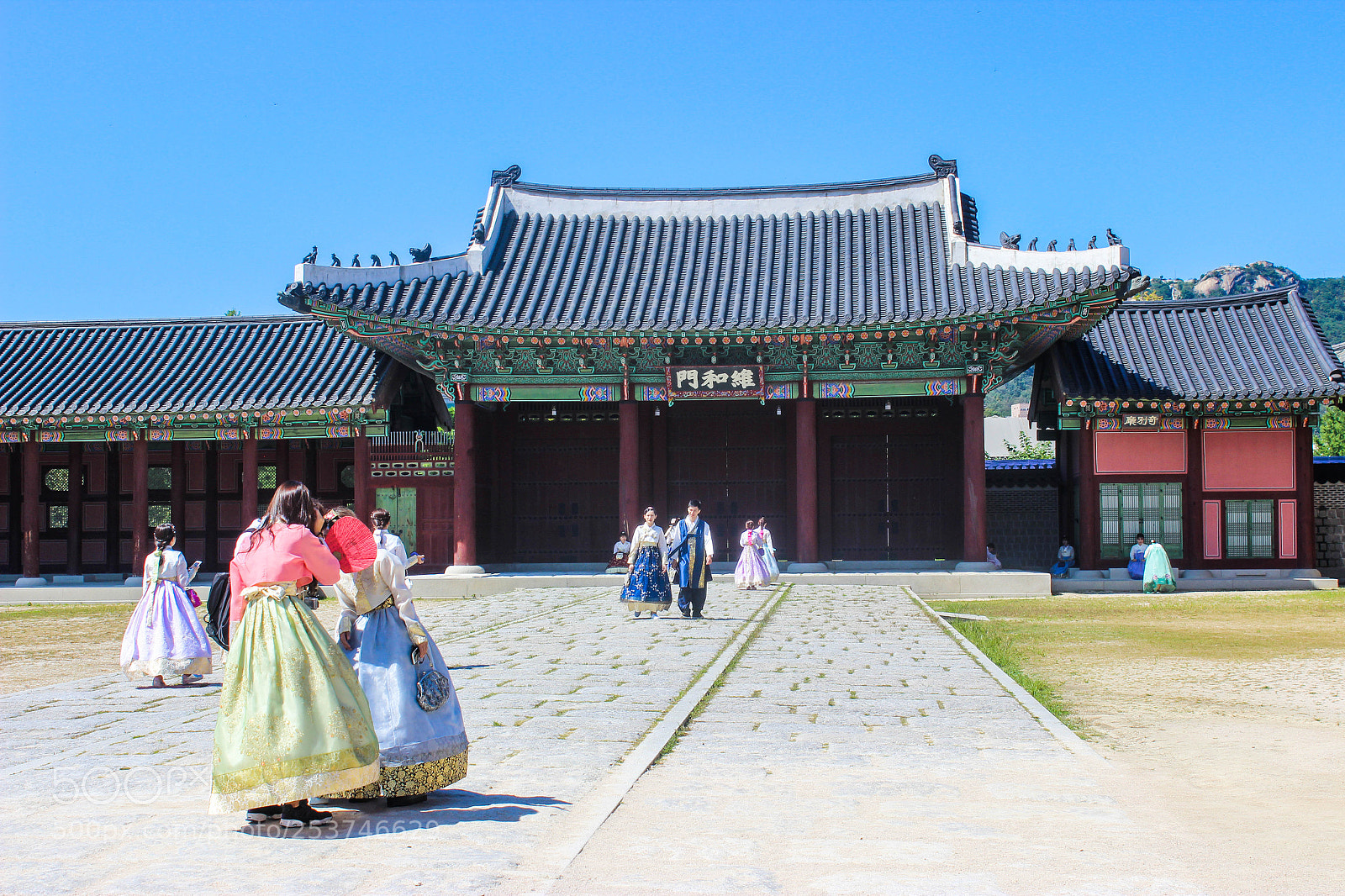 Canon EOS 600D (Rebel EOS T3i / EOS Kiss X5) sample photo. Gyeongbokgung palace gate 3 photography