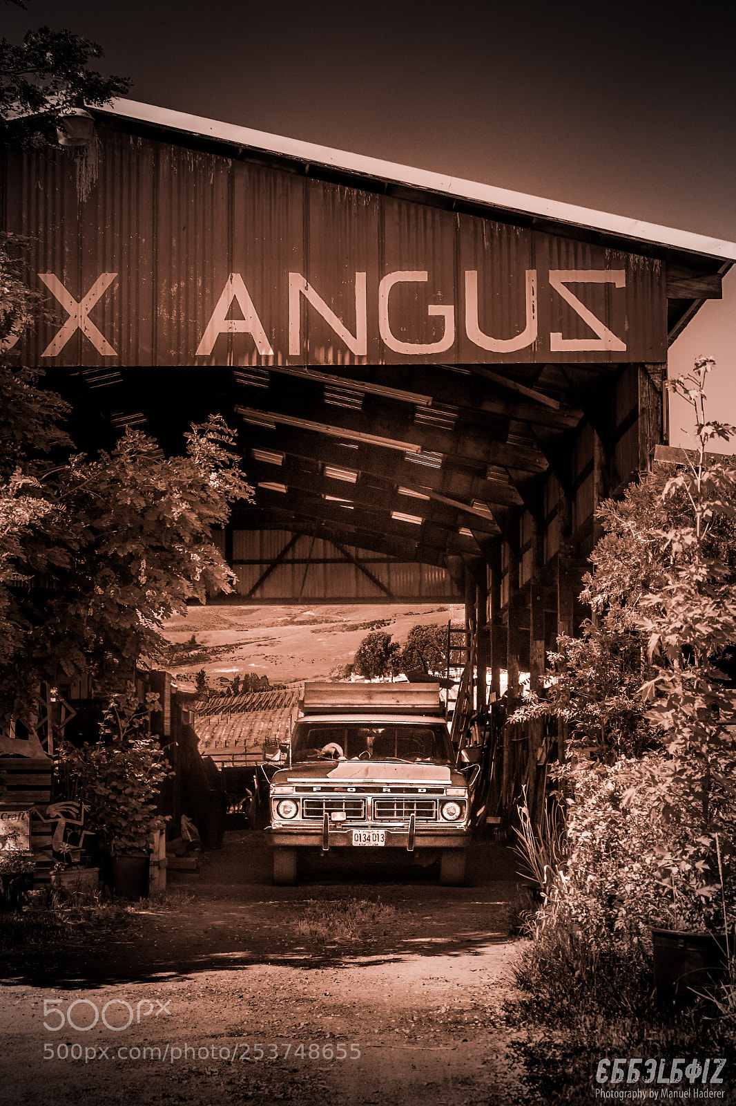 Sony Cyber-shot DSC-RX100 III sample photo. Old truck in a photography