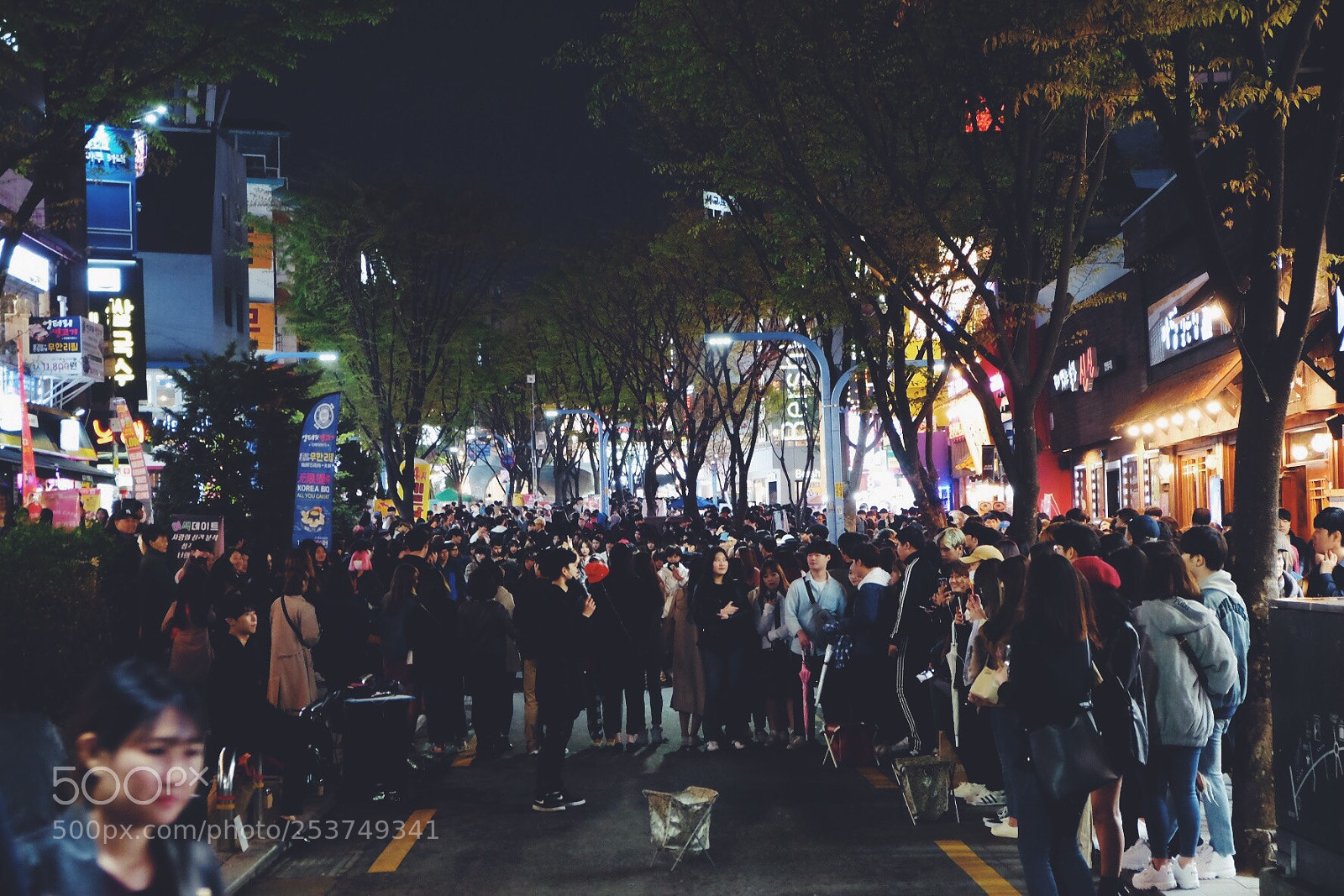 Fujifilm X-T10 sample photo. Saturday night at hongdae photography