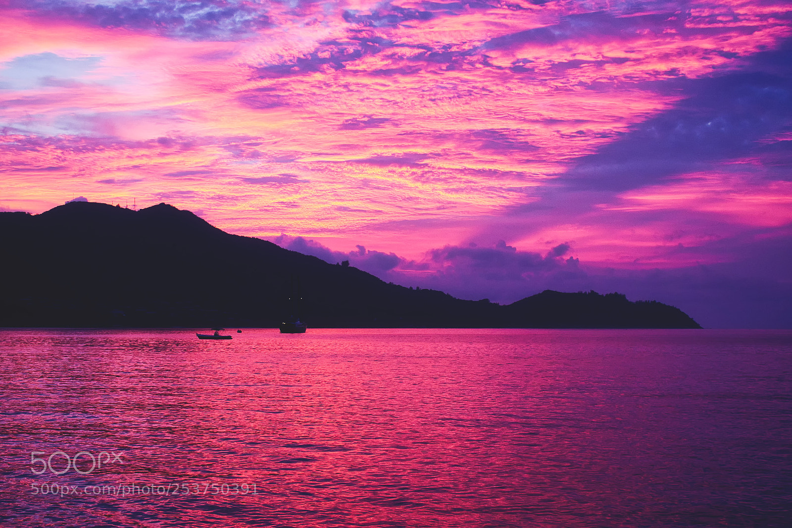 Canon EOS 600D (Rebel EOS T3i / EOS Kiss X5) sample photo. A burning sky photography