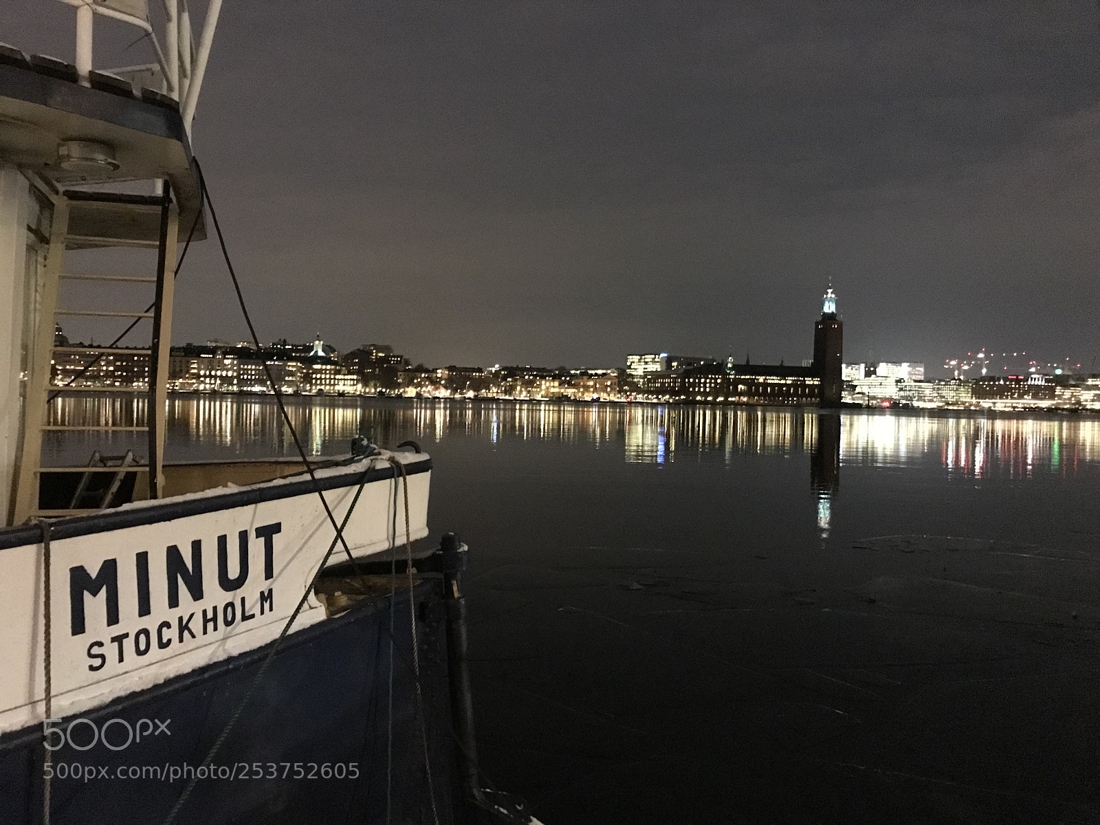 Apple iPhone 7 sample photo. A minut in stockholm photography
