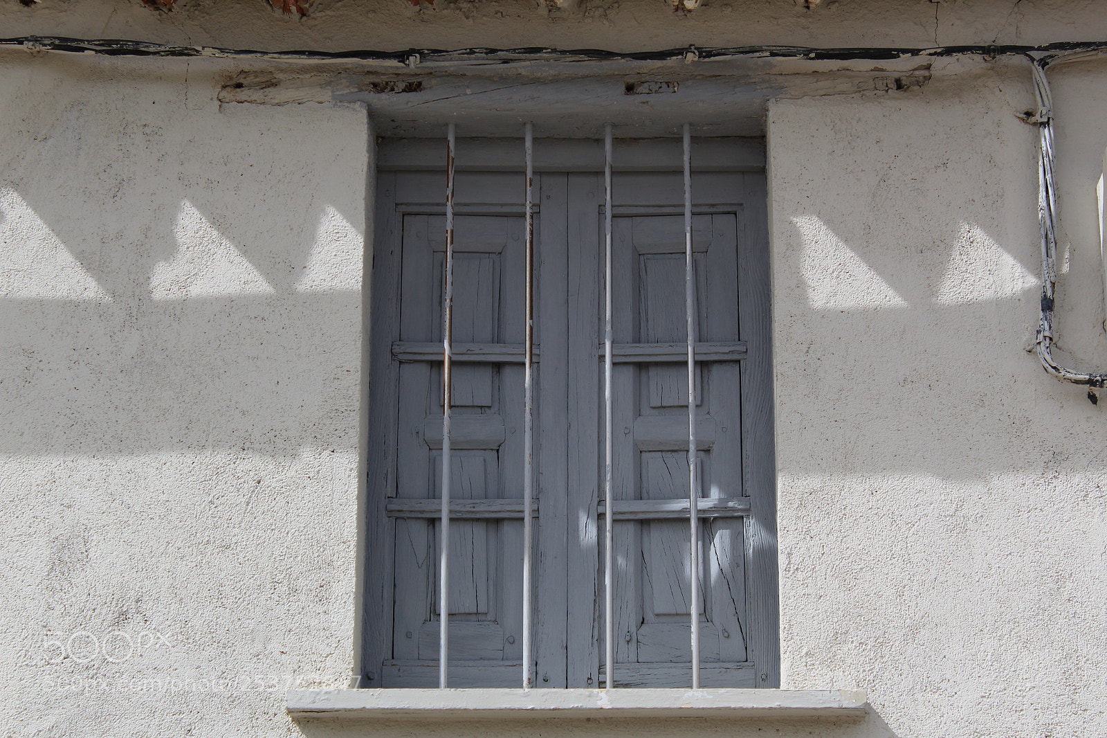 Canon EOS 1300D (EOS Rebel T6 / EOS Kiss X80) sample photo. Ventana en tonos azules photography