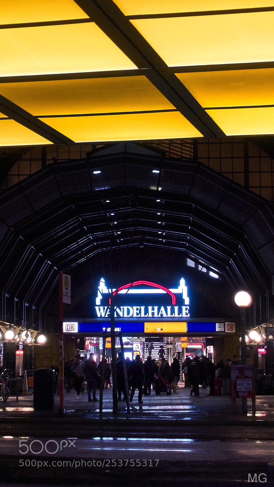 Sony DSC-RX100M5 sample photo. Bahnhof hamburg photography
