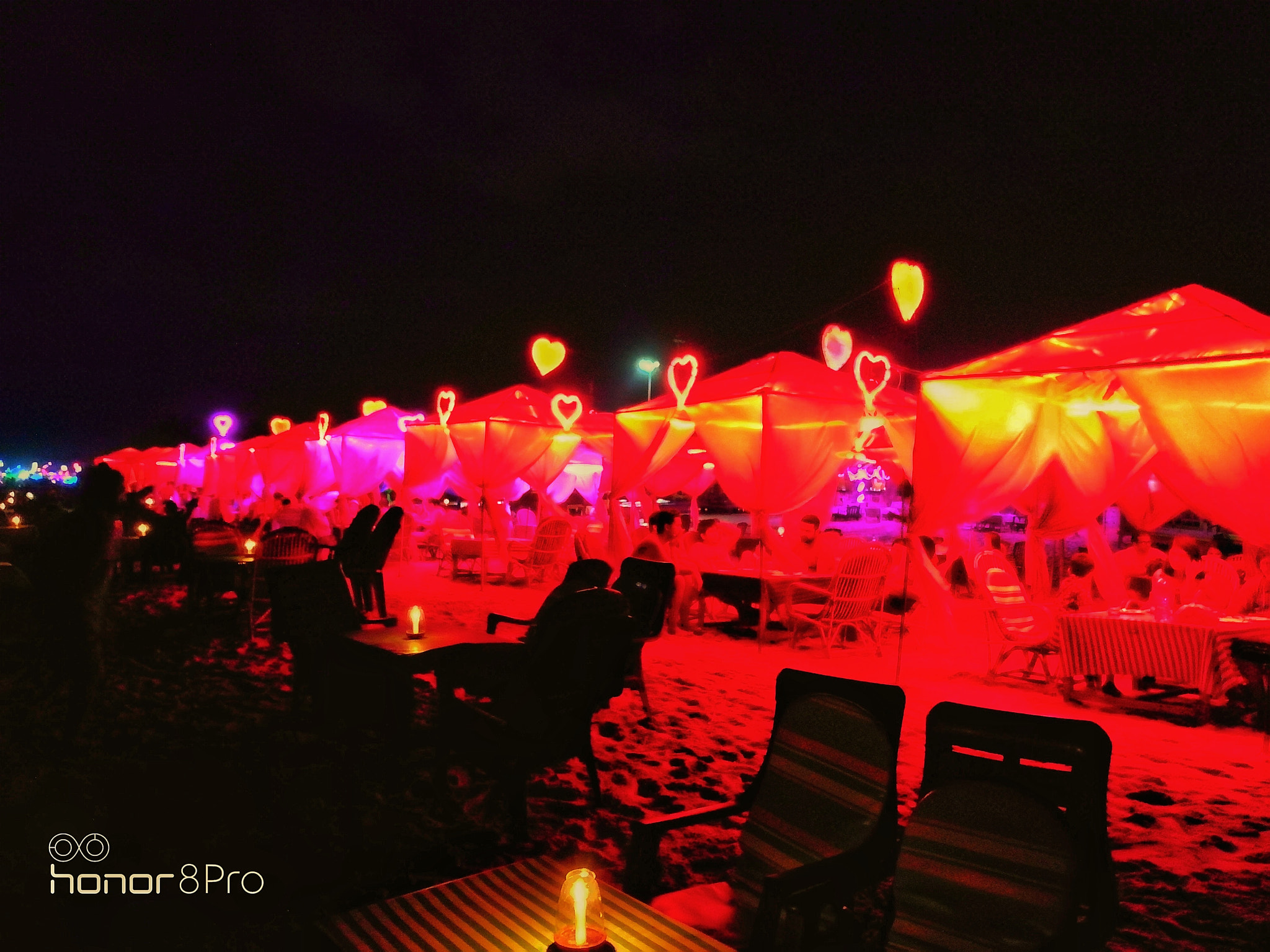 HUAWEI Honor 8 Pro sample photo. Beach side restaurant 'coloured' photography