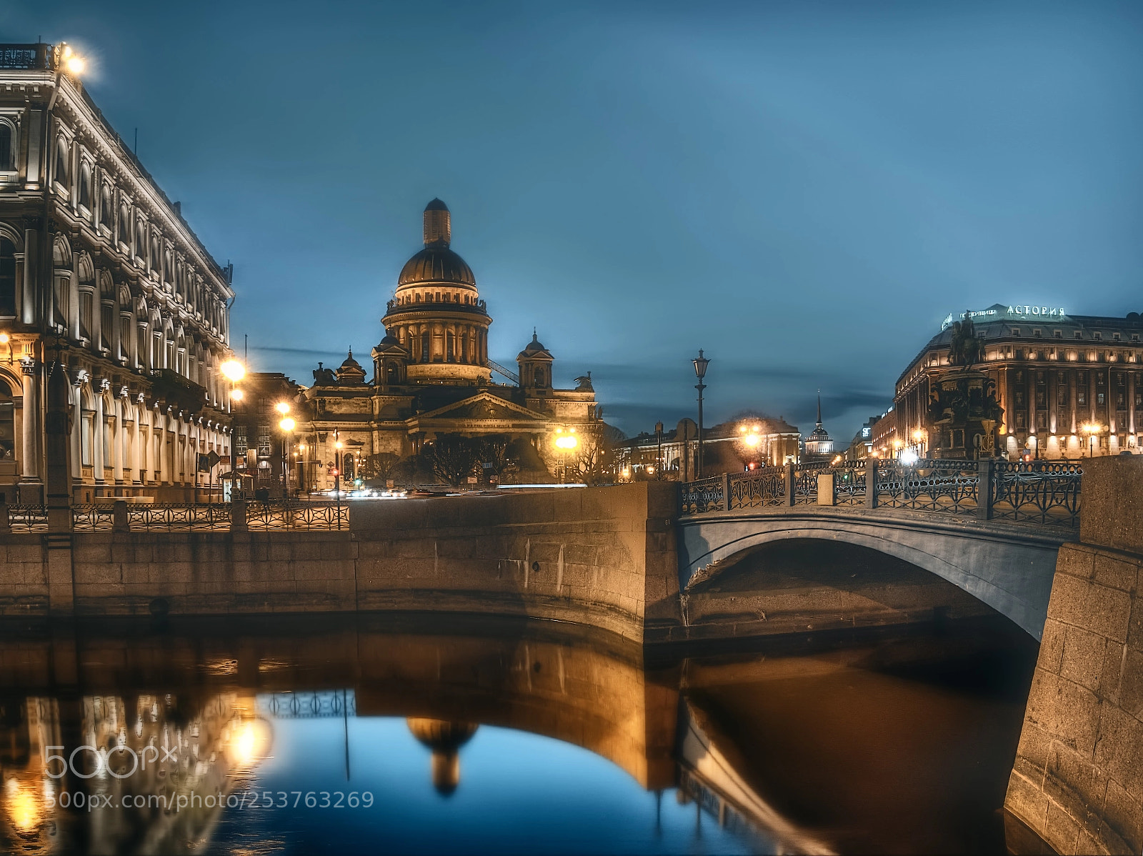 Olympus OM-D E-M5 II sample photo. Evening petersburg. st. isaac's photography