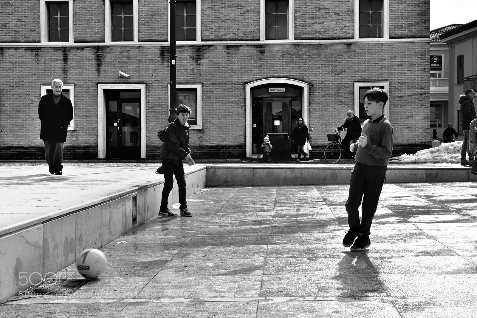 Fujifilm X-Pro2 sample photo. Calcio in piazza senigallia photography
