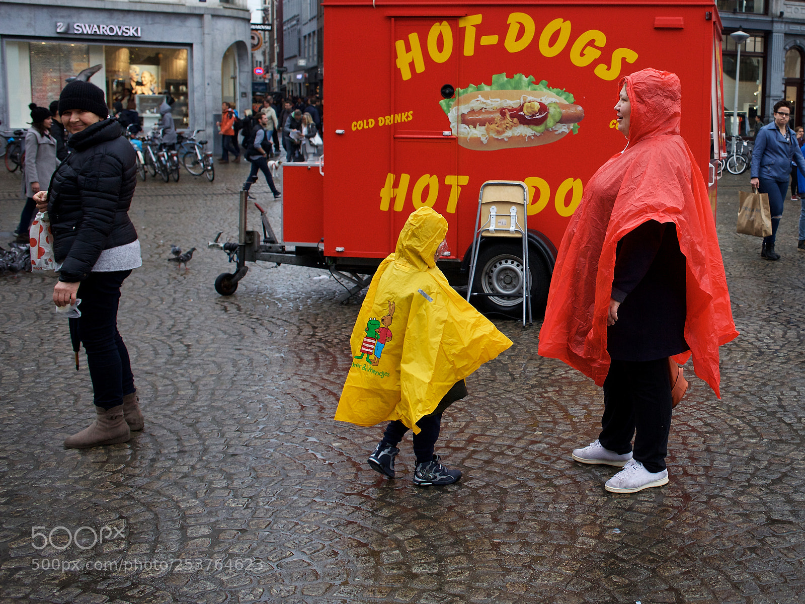 Canon EOS 5D Mark II sample photo. Yellow and red photography