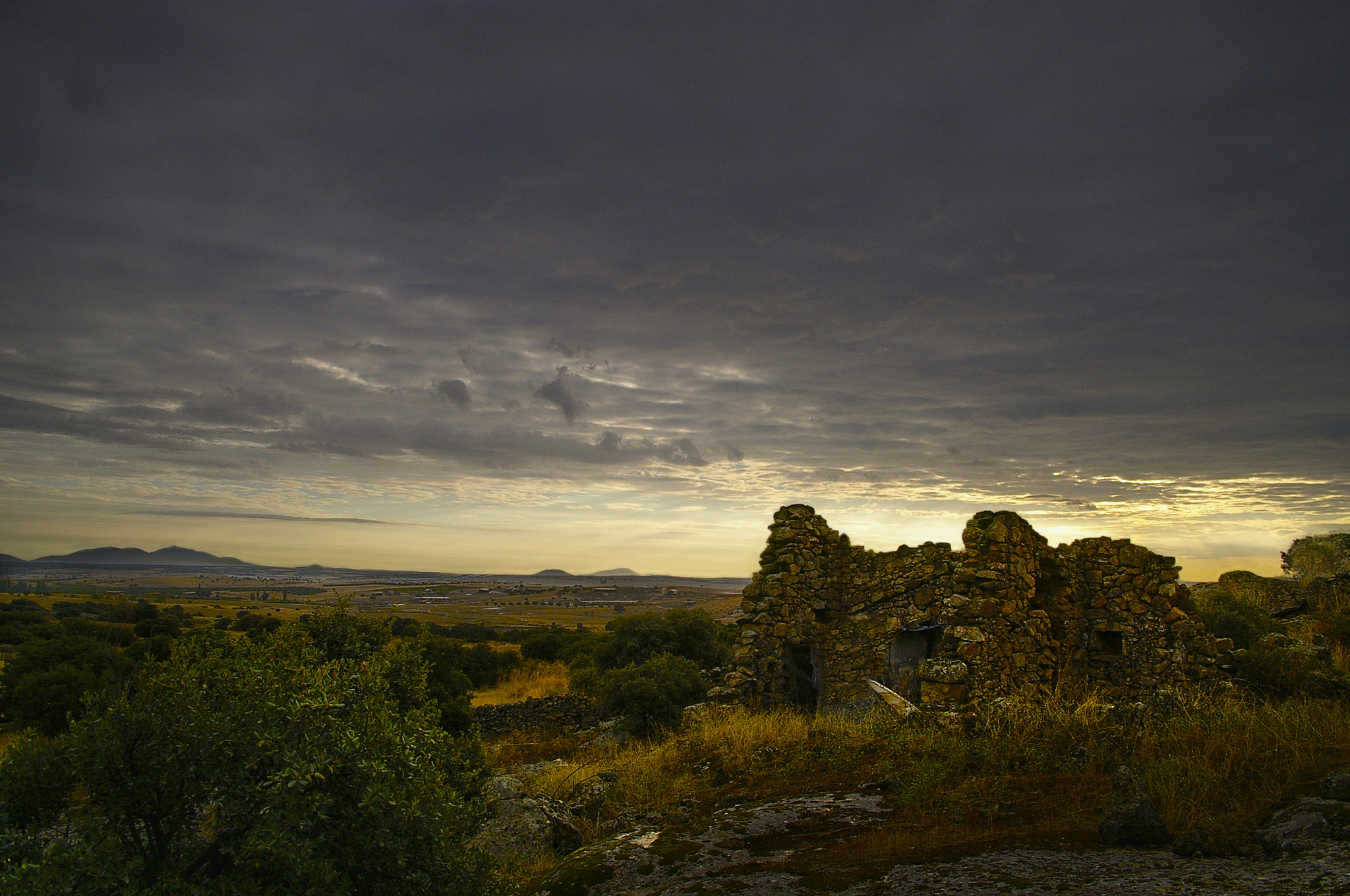 Pentax *ist DL sample photo. Casa en ruinas photography