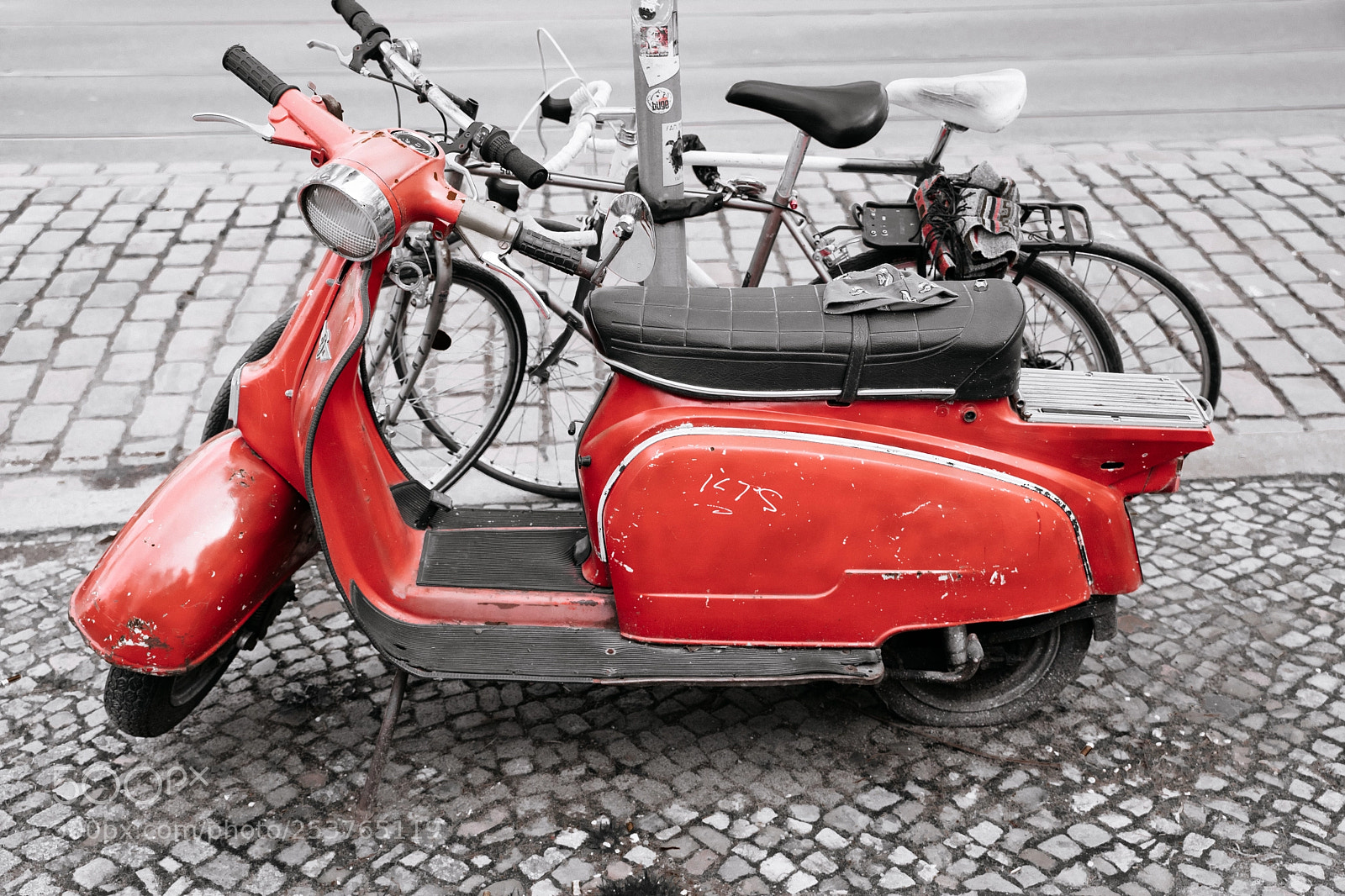 Canon EOS 6D Mark II sample photo. Red scooter photography