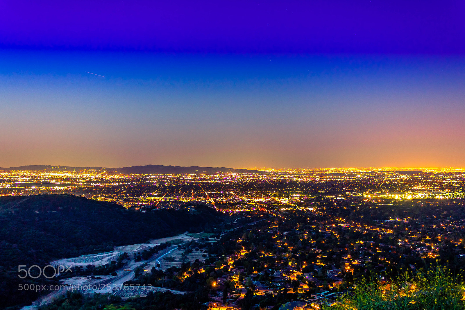 Canon EOS 600D (Rebel EOS T3i / EOS Kiss X5) sample photo. Sunrise with city lights photography