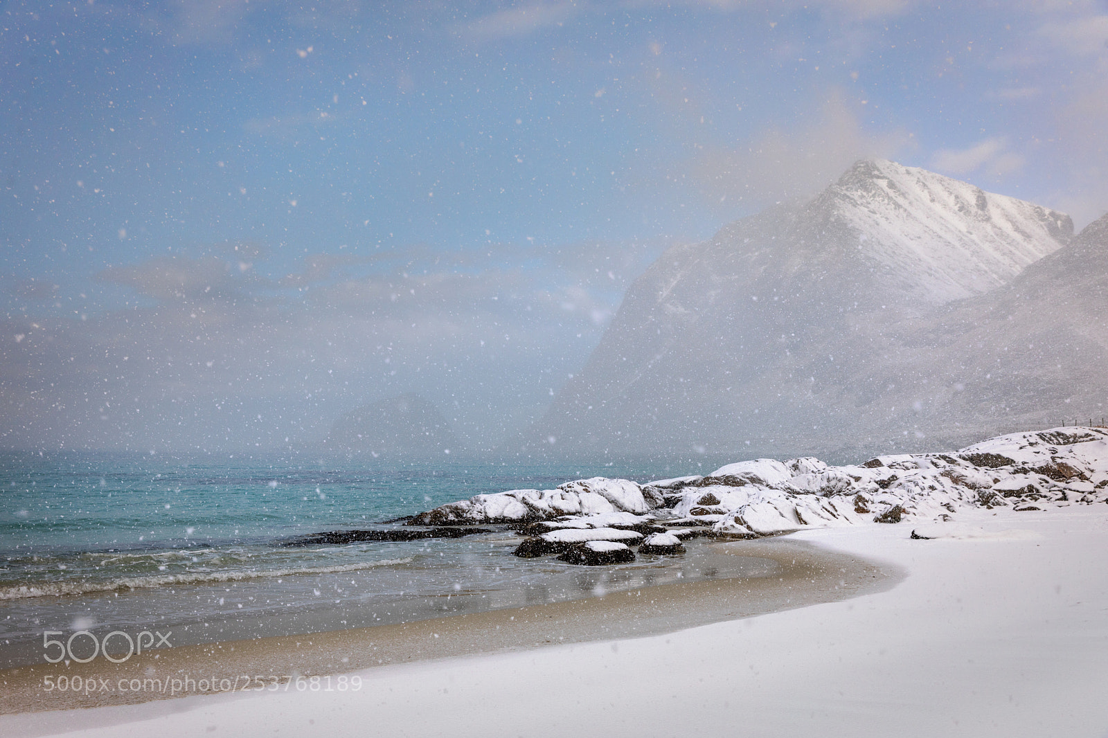 Canon EOS 5D Mark IV sample photo. Sun and snow photography