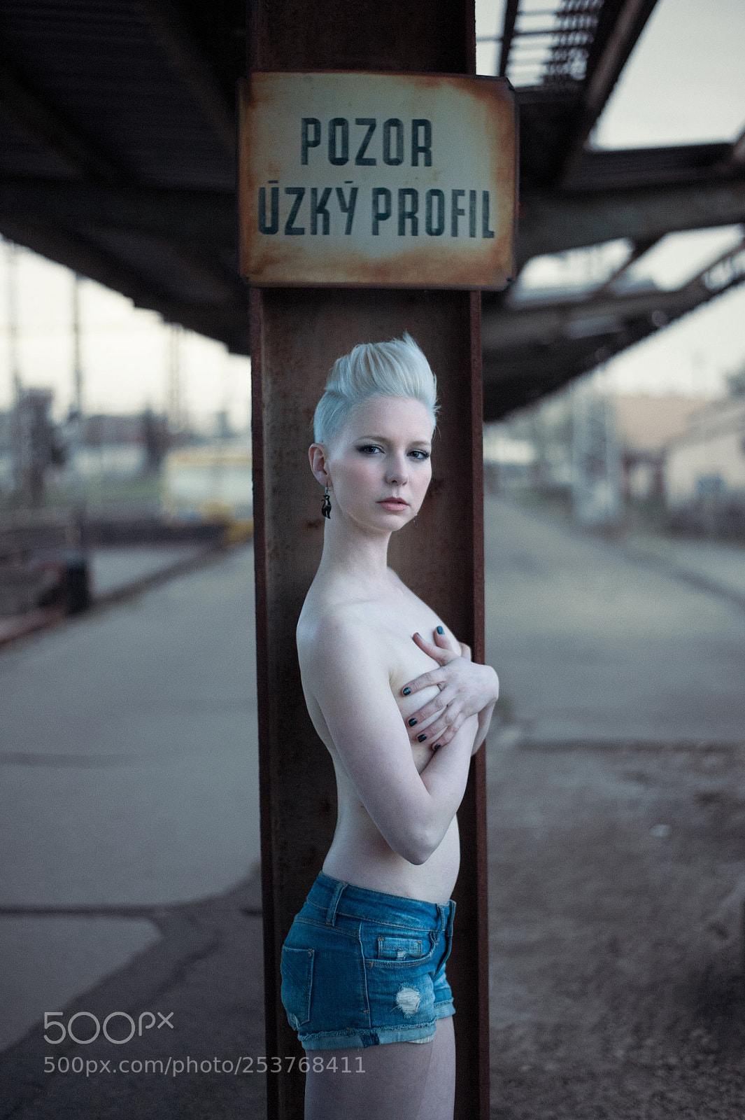 Nikon D3 sample photo. Attention, narrow profile photography