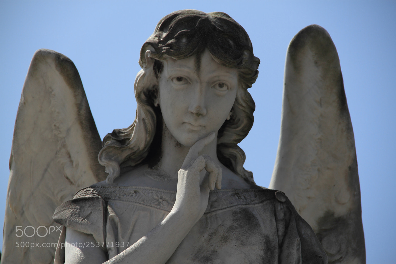Canon EF-S 18-135mm F3.5-5.6 IS sample photo. Estatuas en el cementerio photography