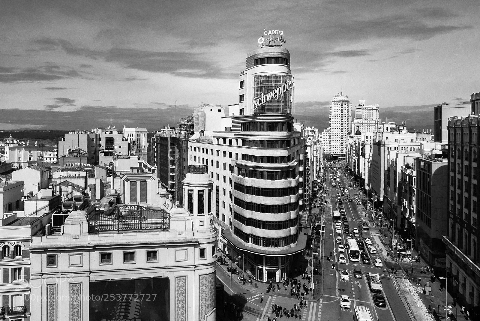 Panasonic Lumix DMC-LX100 sample photo. Gran via... madrid photography