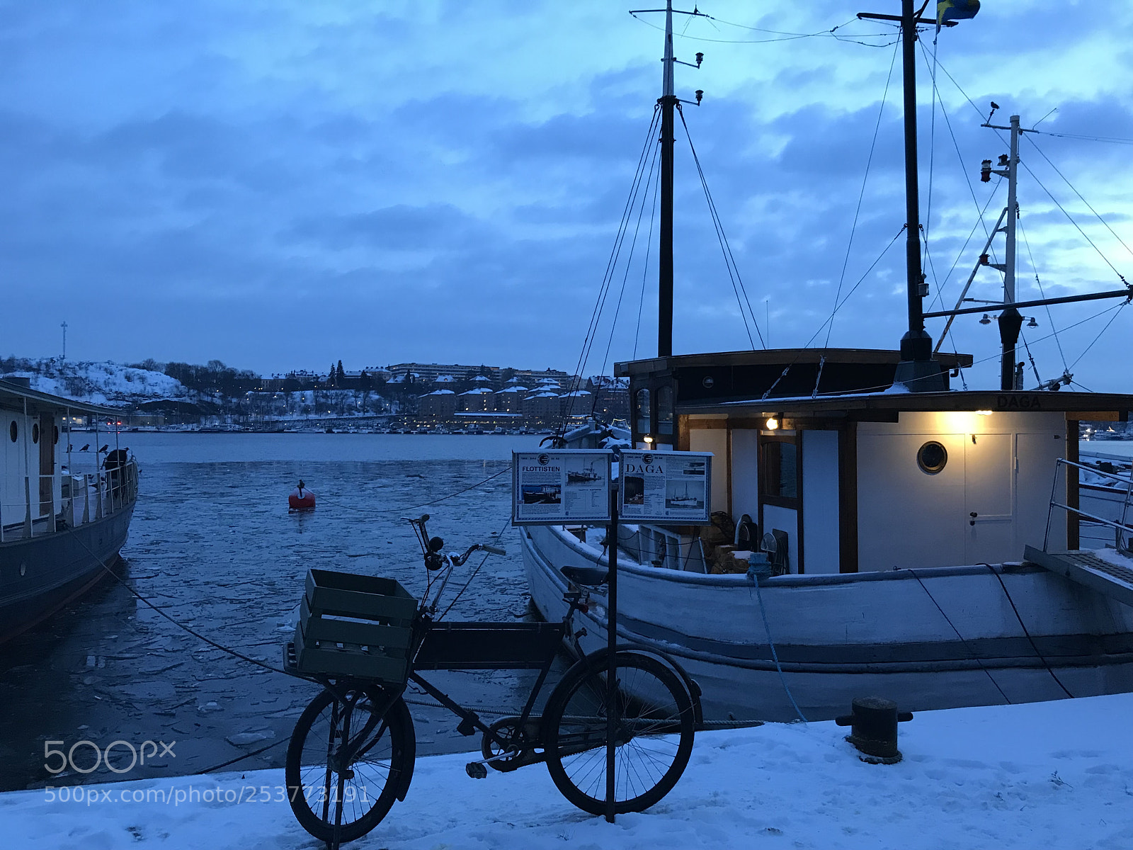 Apple iPhone 7 sample photo. Bike on quay photography