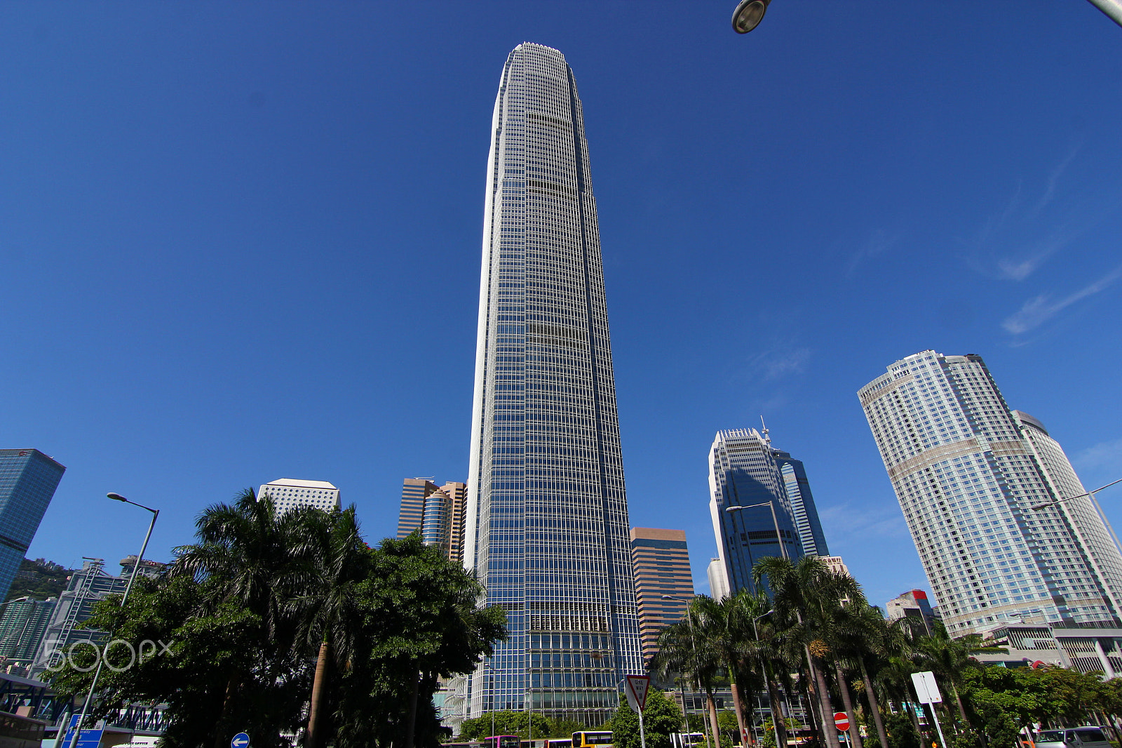 Canon EOS 550D (EOS Rebel T2i / EOS Kiss X4) sample photo. Hong kong vertical scale of ifc photography