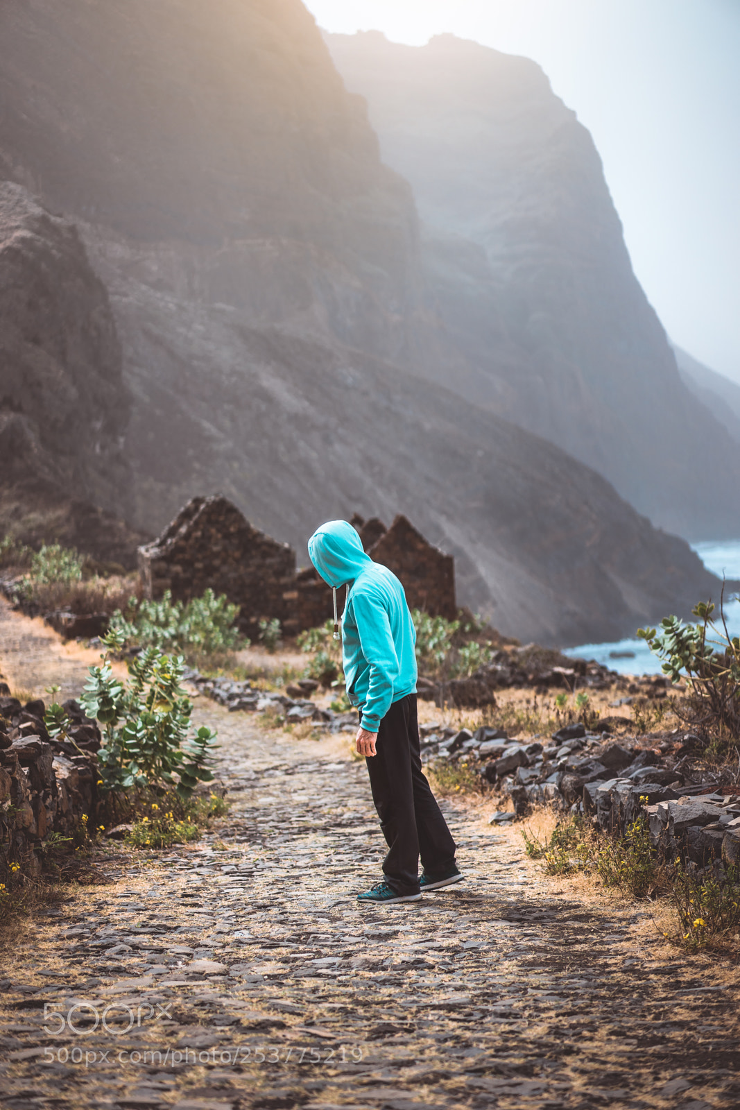 Sony a7 II sample photo. Tourist in hoodie in photography