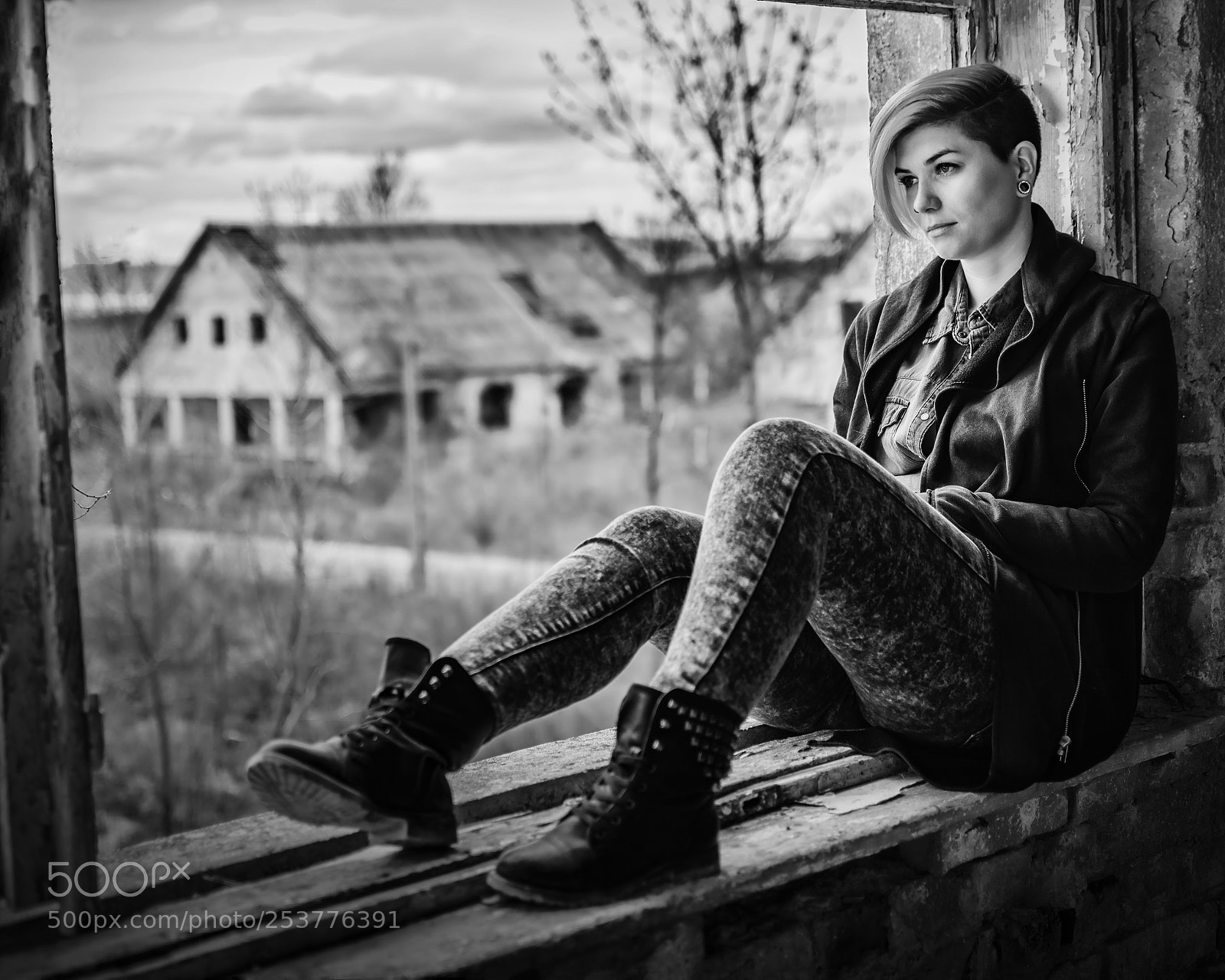 Nikon D7100 sample photo. Window photography