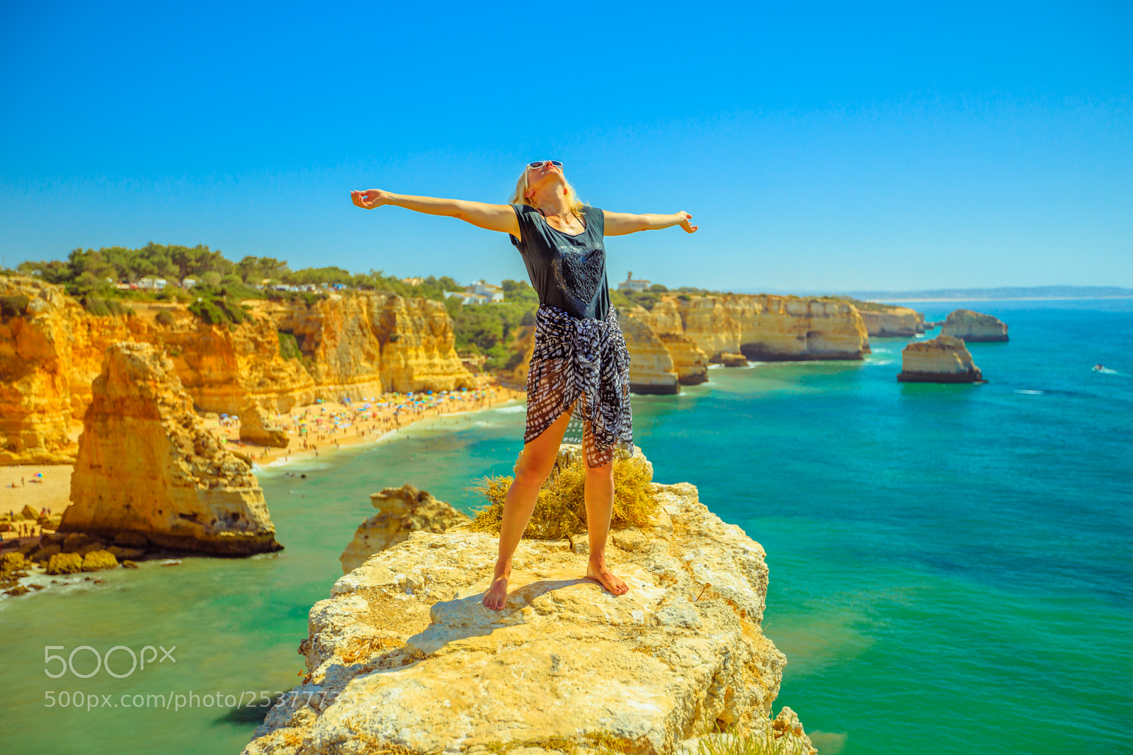 Canon EOS 5D Mark IV sample photo. Tourist woman in algarve photography
