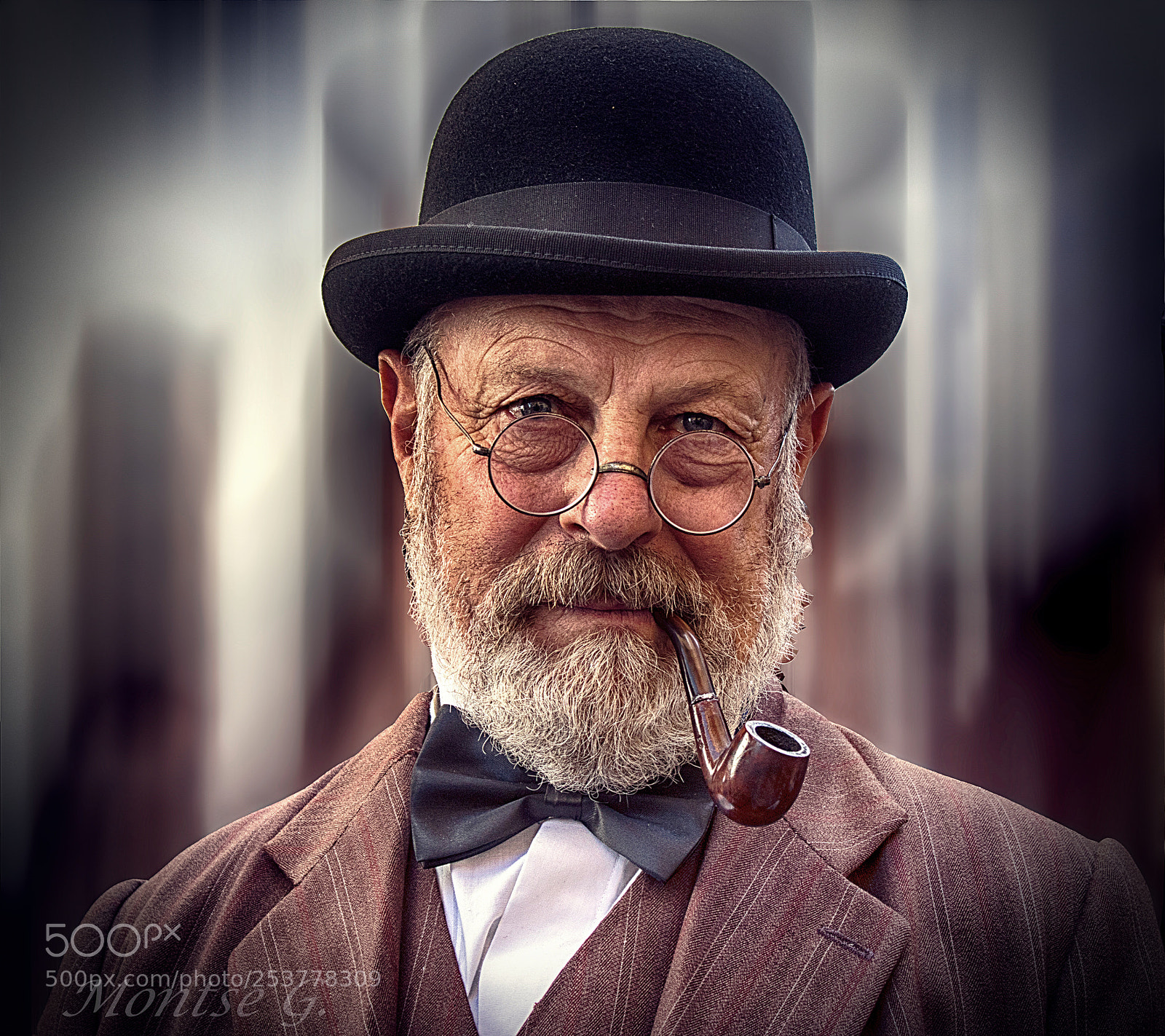 Canon EOS 77D (EOS 9000D / EOS 770D) sample photo. The man with the photography