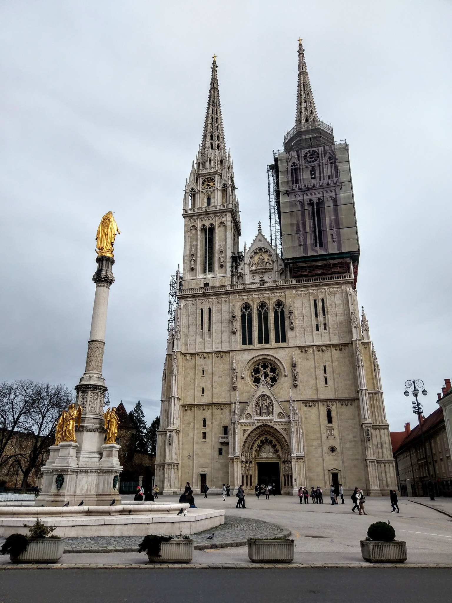 HTC 10 sample photo. Cathedral photography
