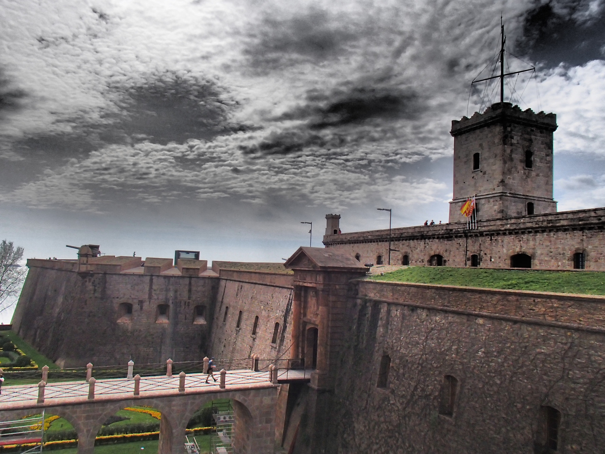 Olympus TG-820 sample photo. Castillo de montjuïc (b) españa photography