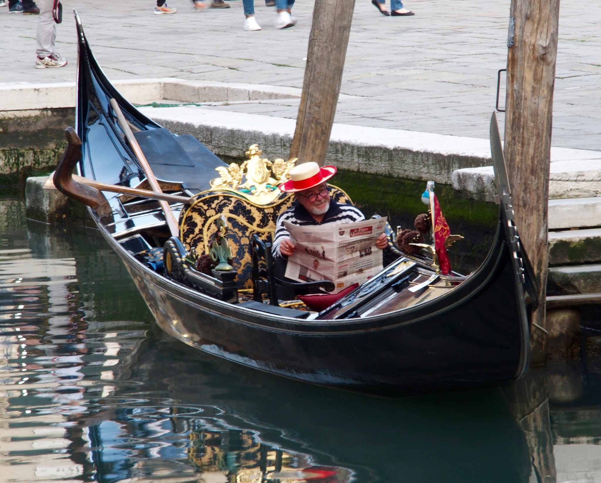 Olympus STYLUS1 sample photo. Break for the gondolier photography